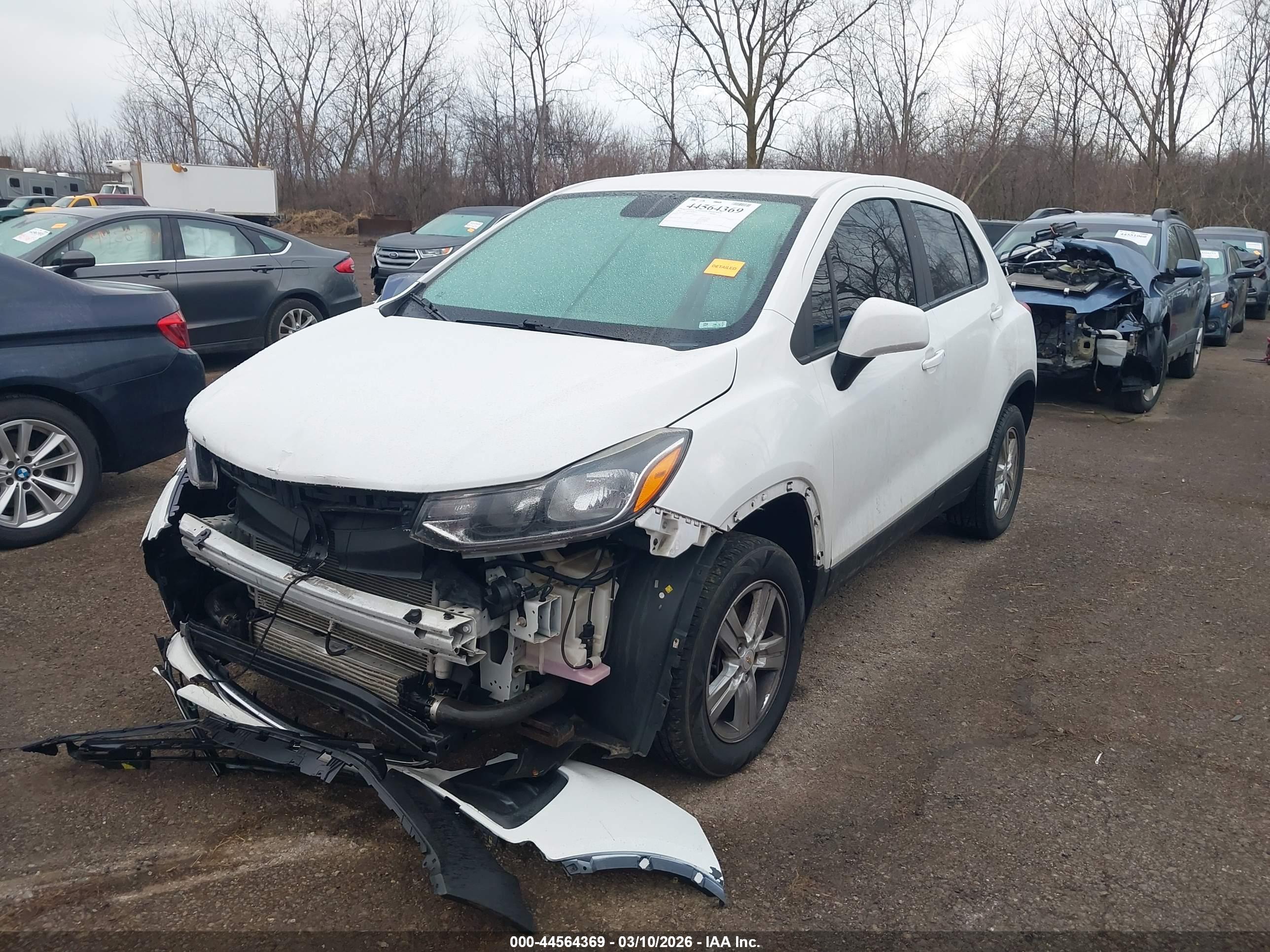 CHEVROLET TRAX image 2