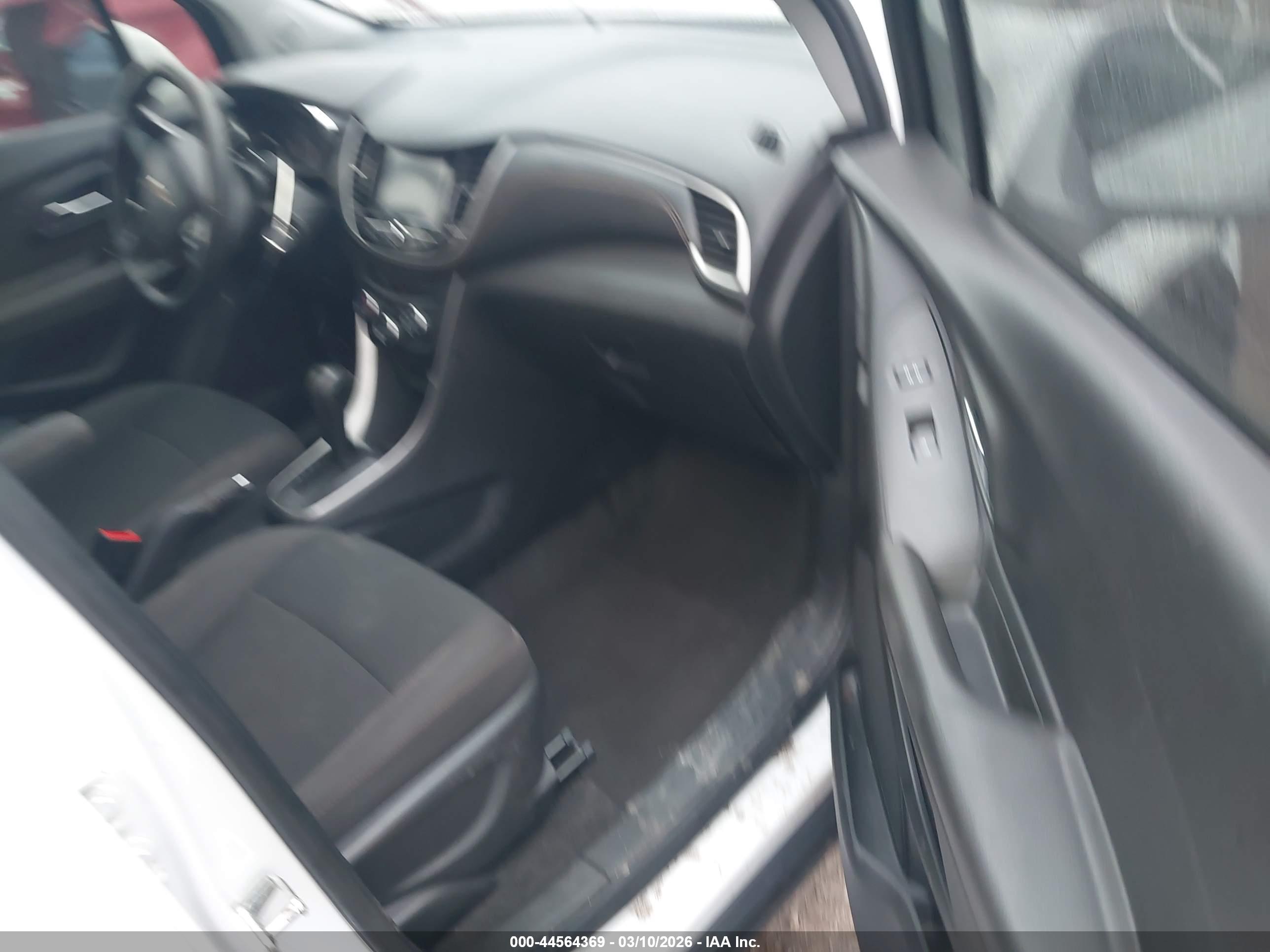 CHEVROLET TRAX image 5