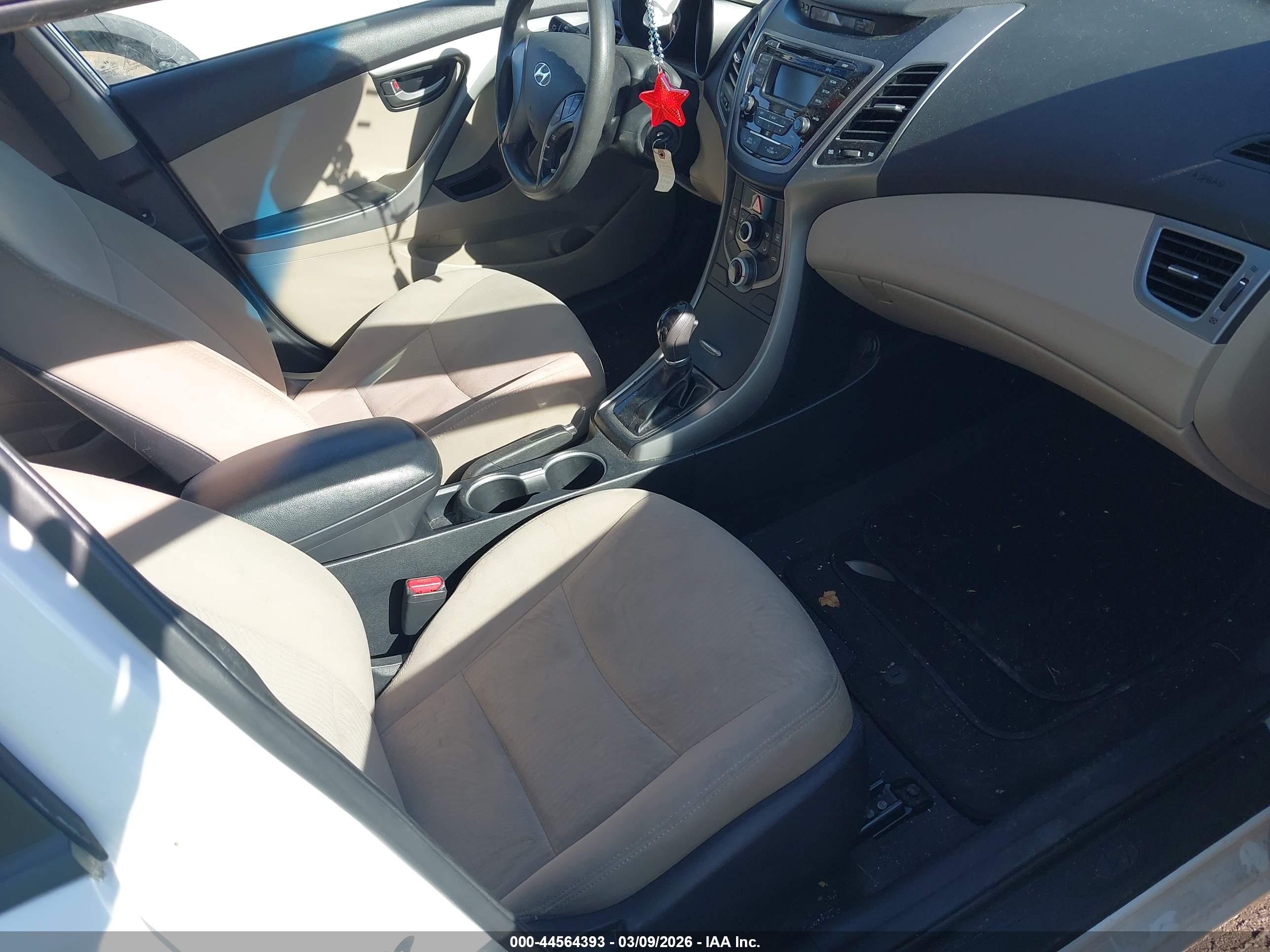HYUNDAI ELANTRA image 5