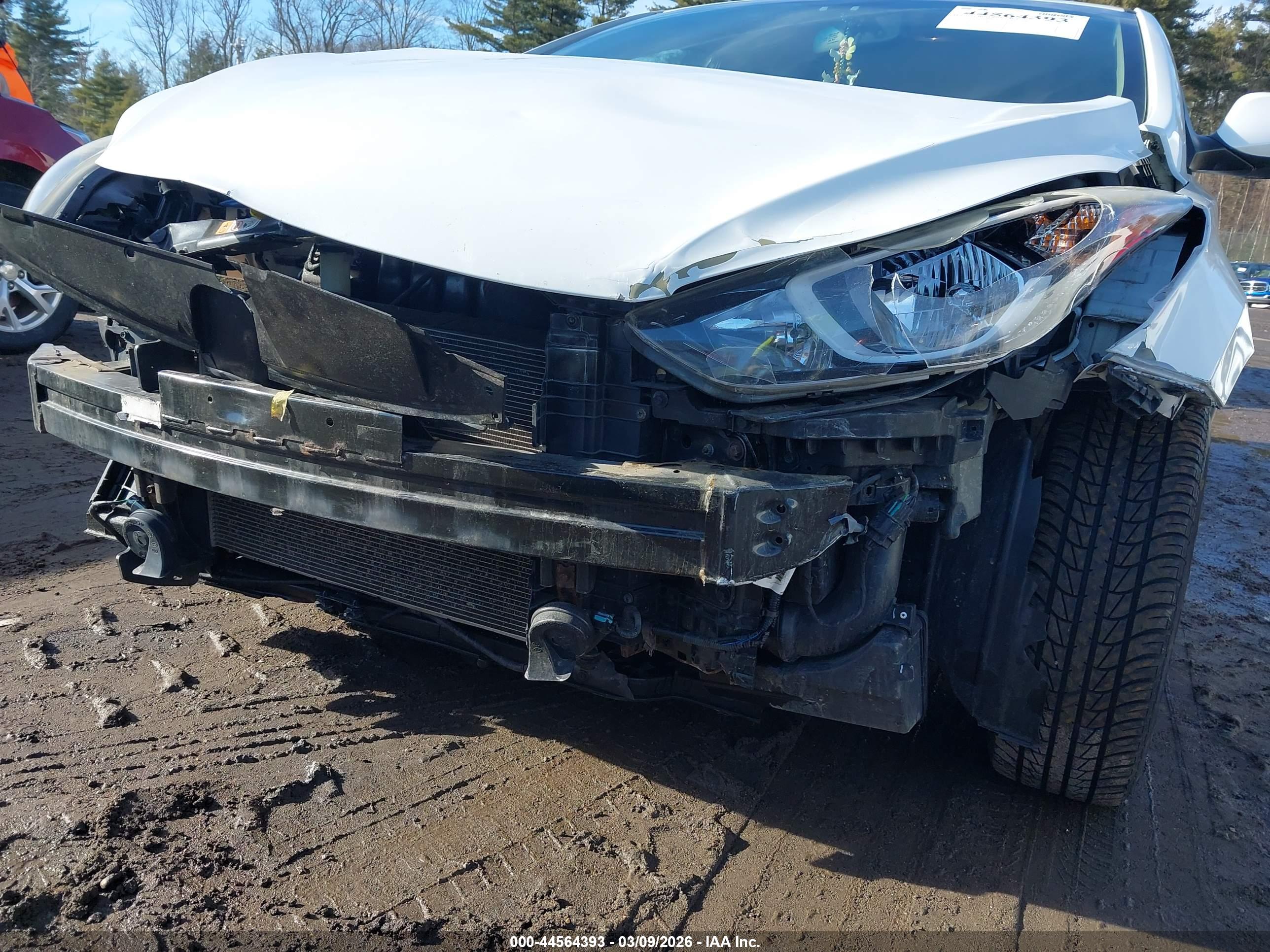 HYUNDAI ELANTRA image 6