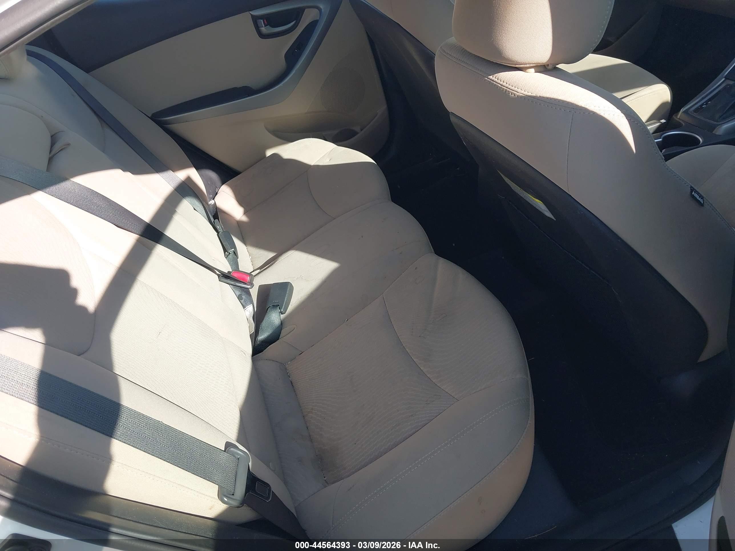 HYUNDAI ELANTRA image 8