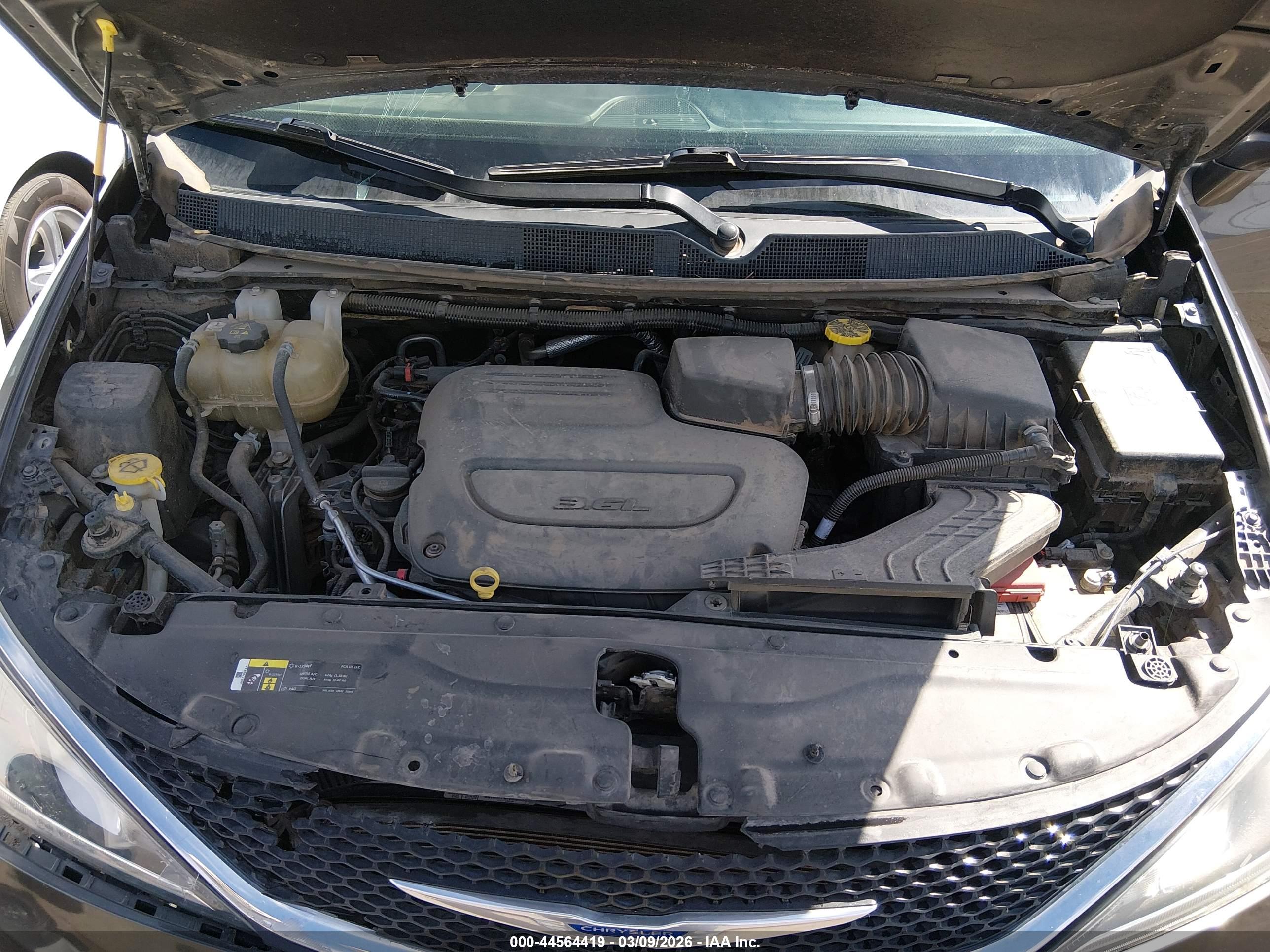 CHRYSLER PACIFICA image 10