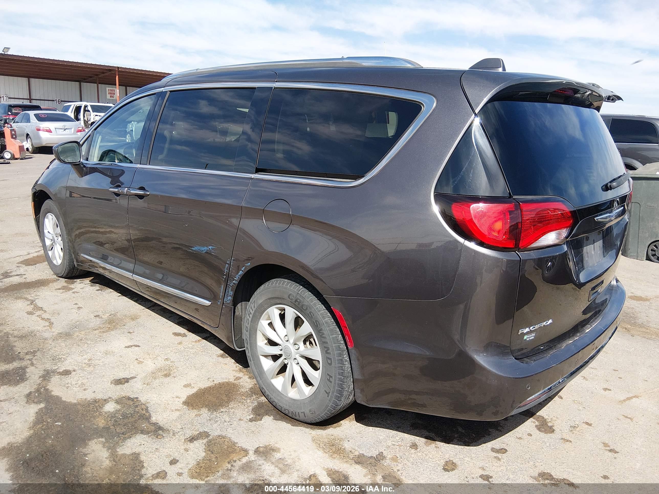 CHRYSLER PACIFICA image 3