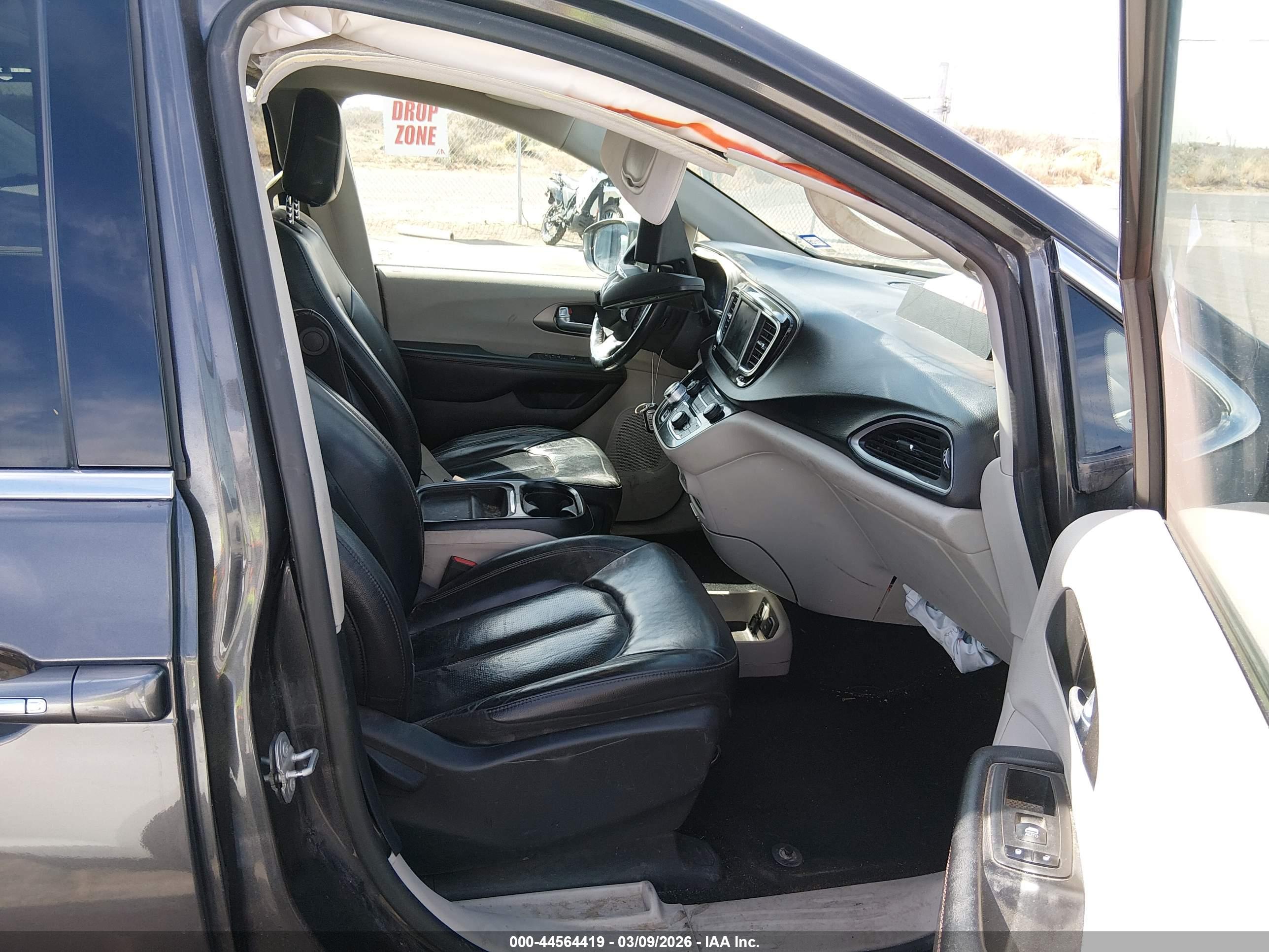 CHRYSLER PACIFICA image 5