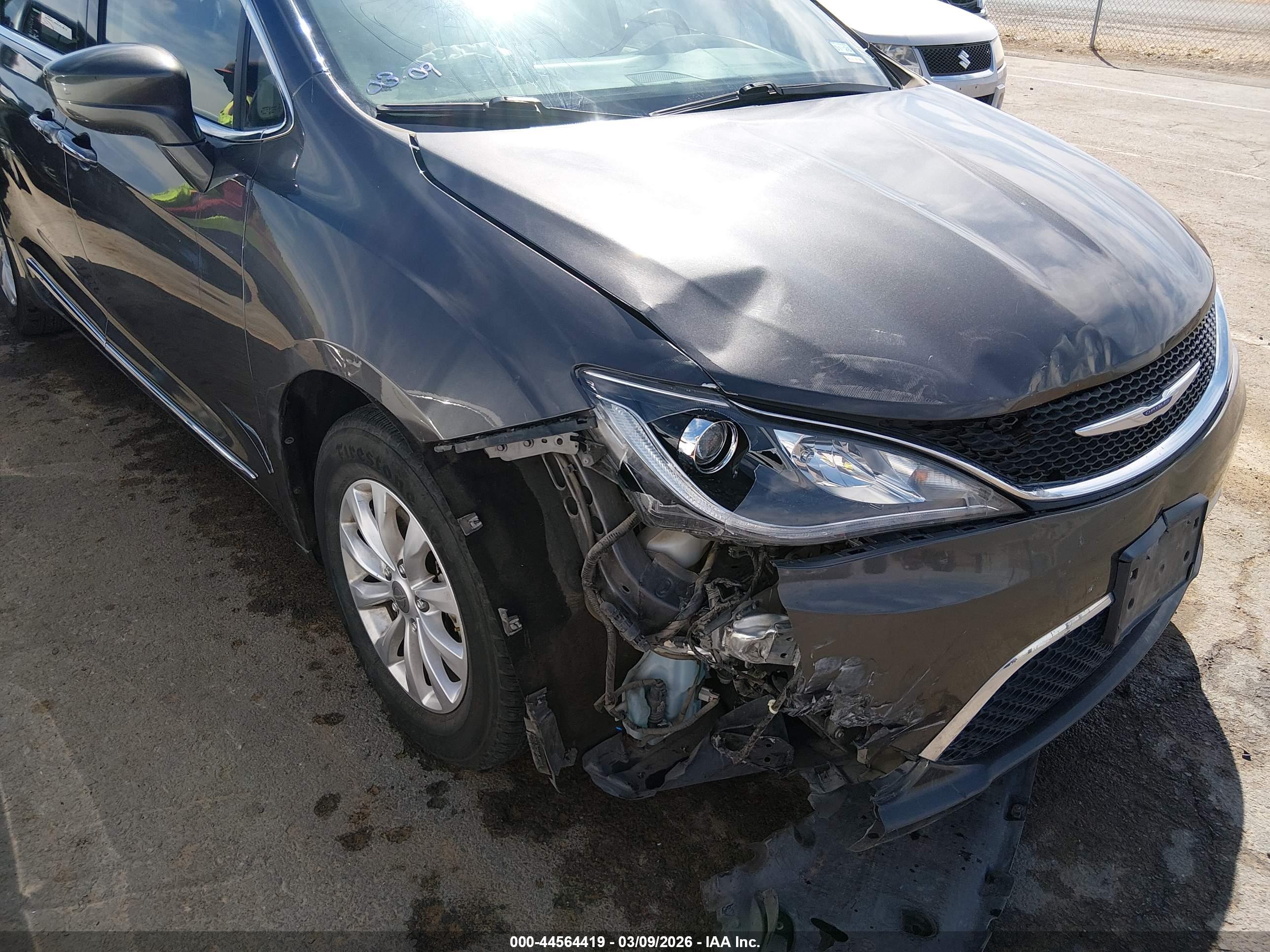 CHRYSLER PACIFICA image 6