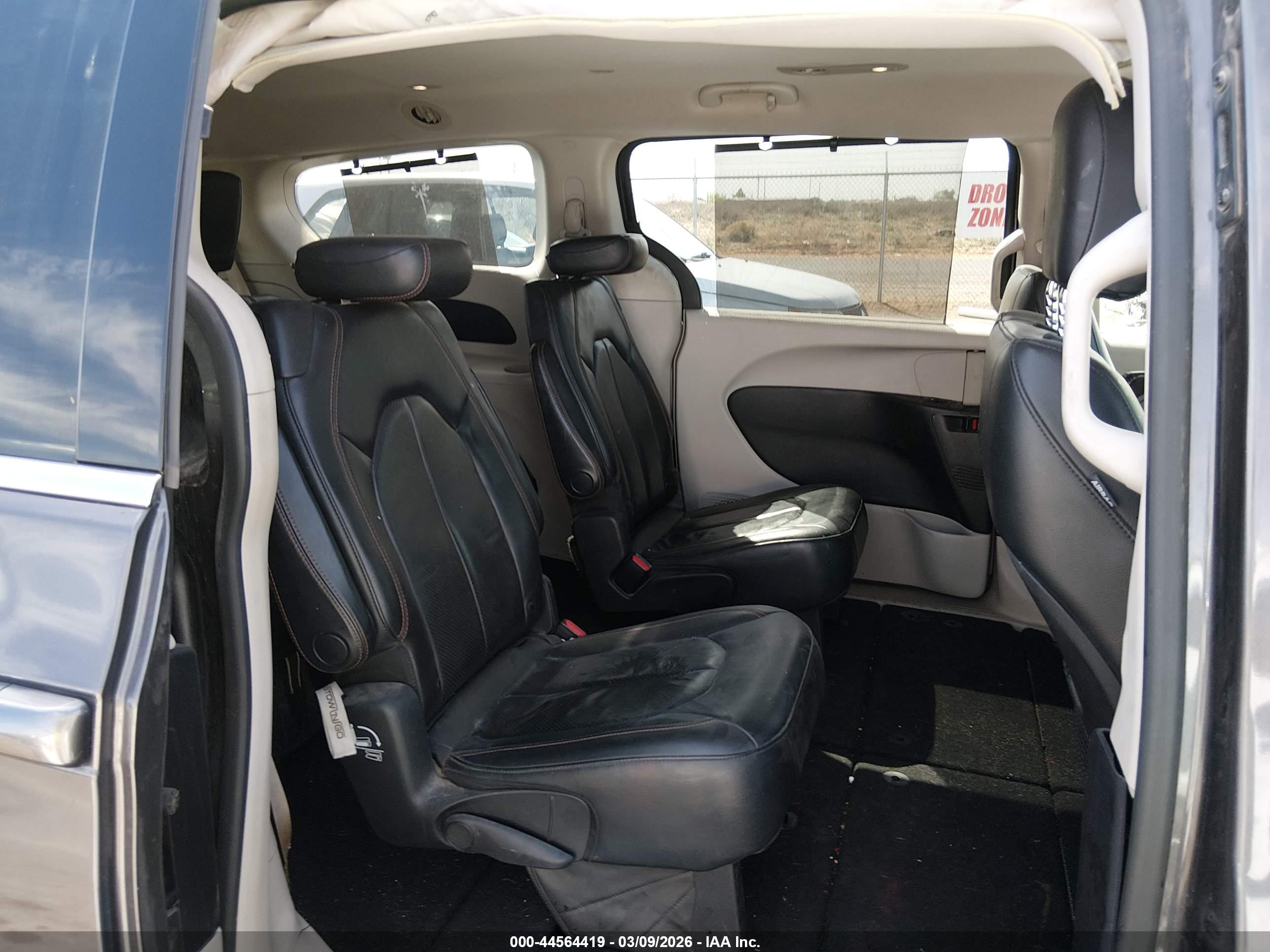 CHRYSLER PACIFICA image 8