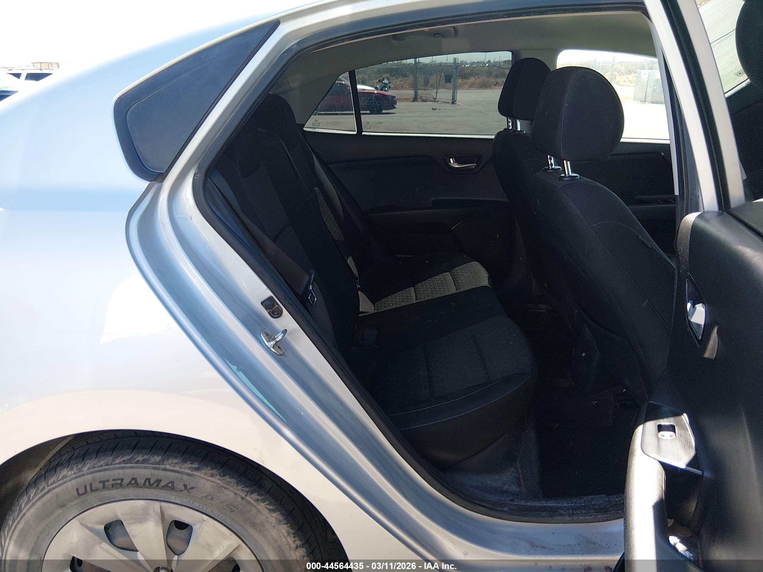KIA RIO image 8