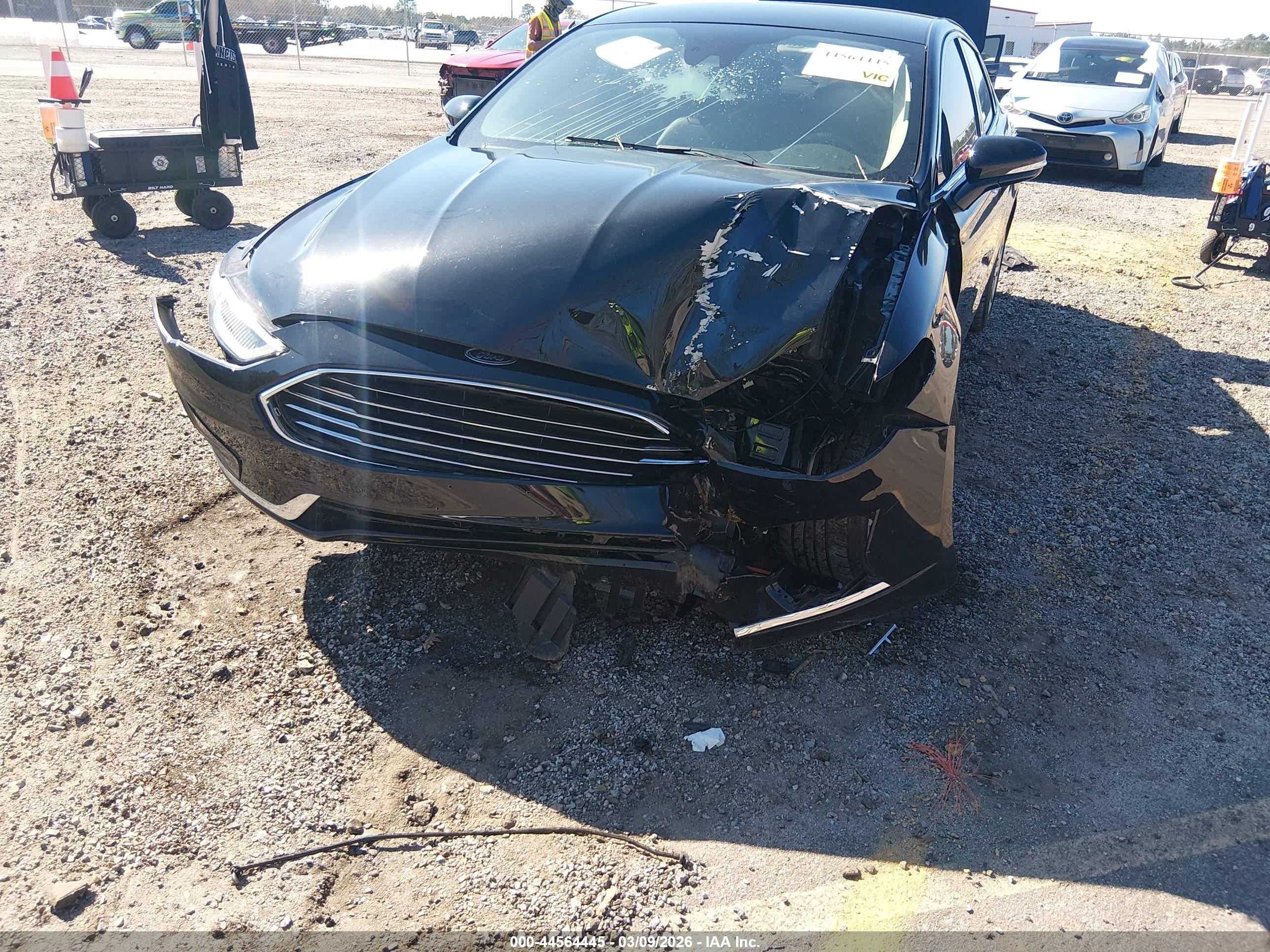 FORD FUSION image 6