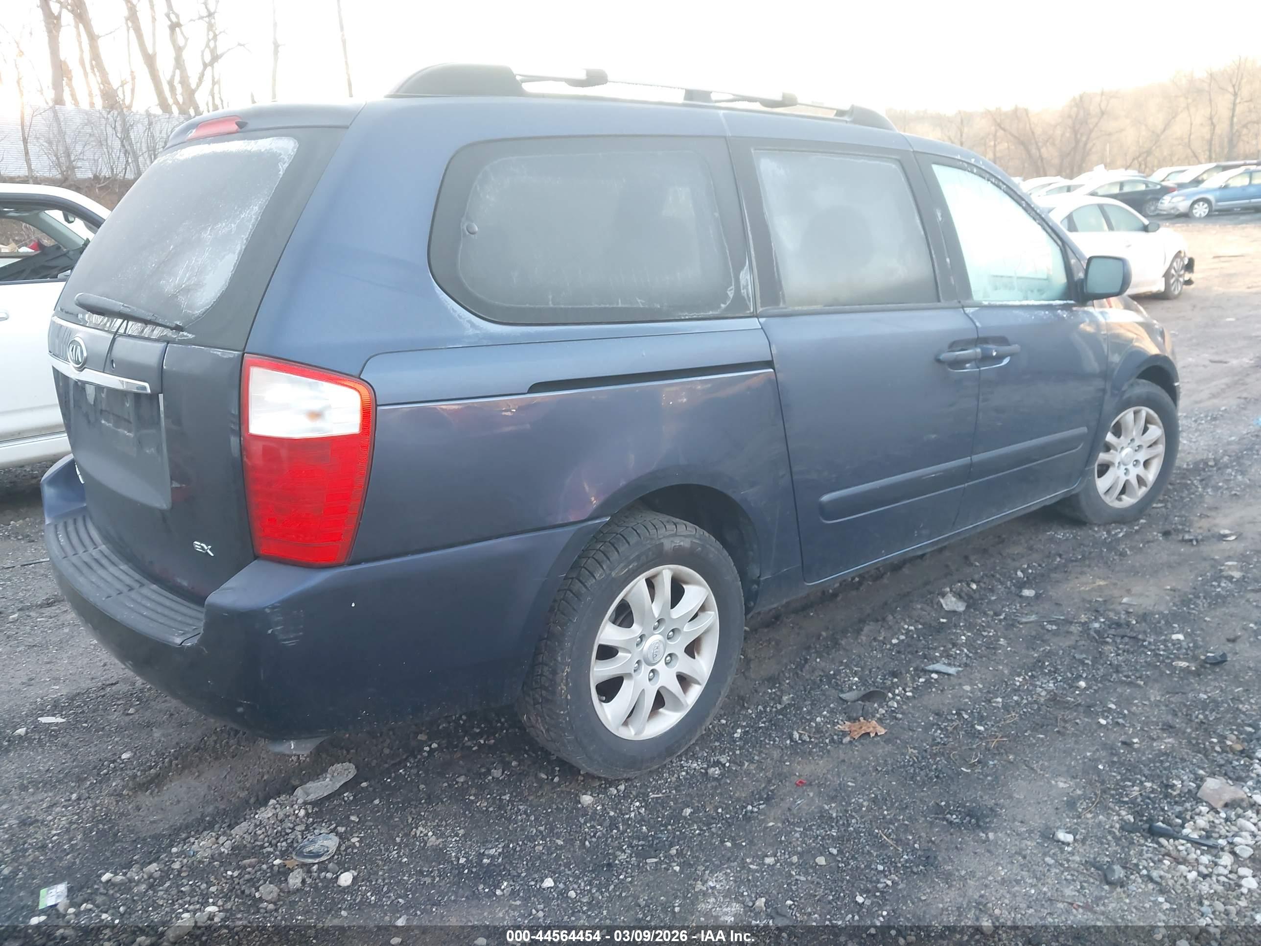 KIA SEDONA image 4