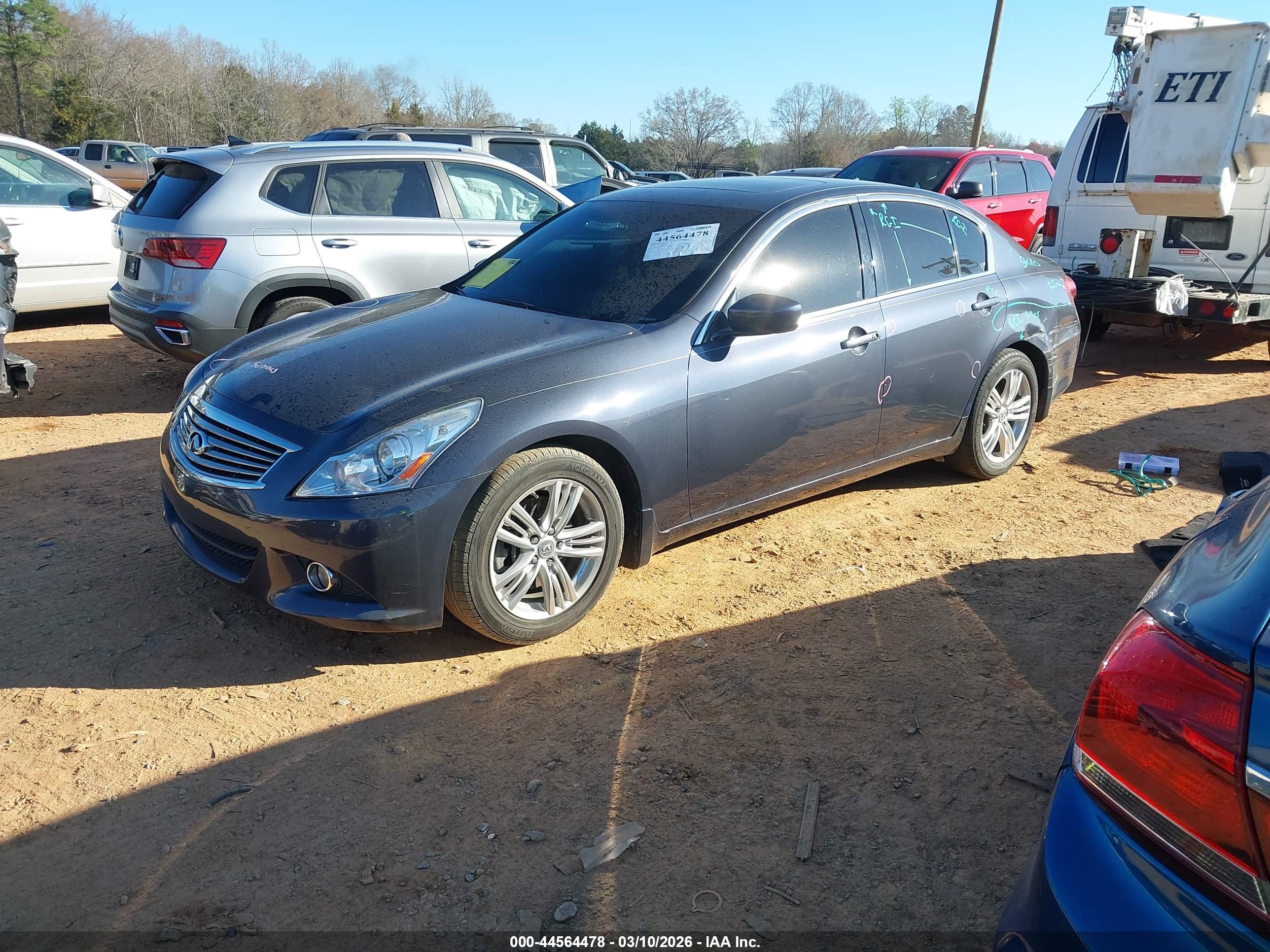 INFINITI G37 image 2