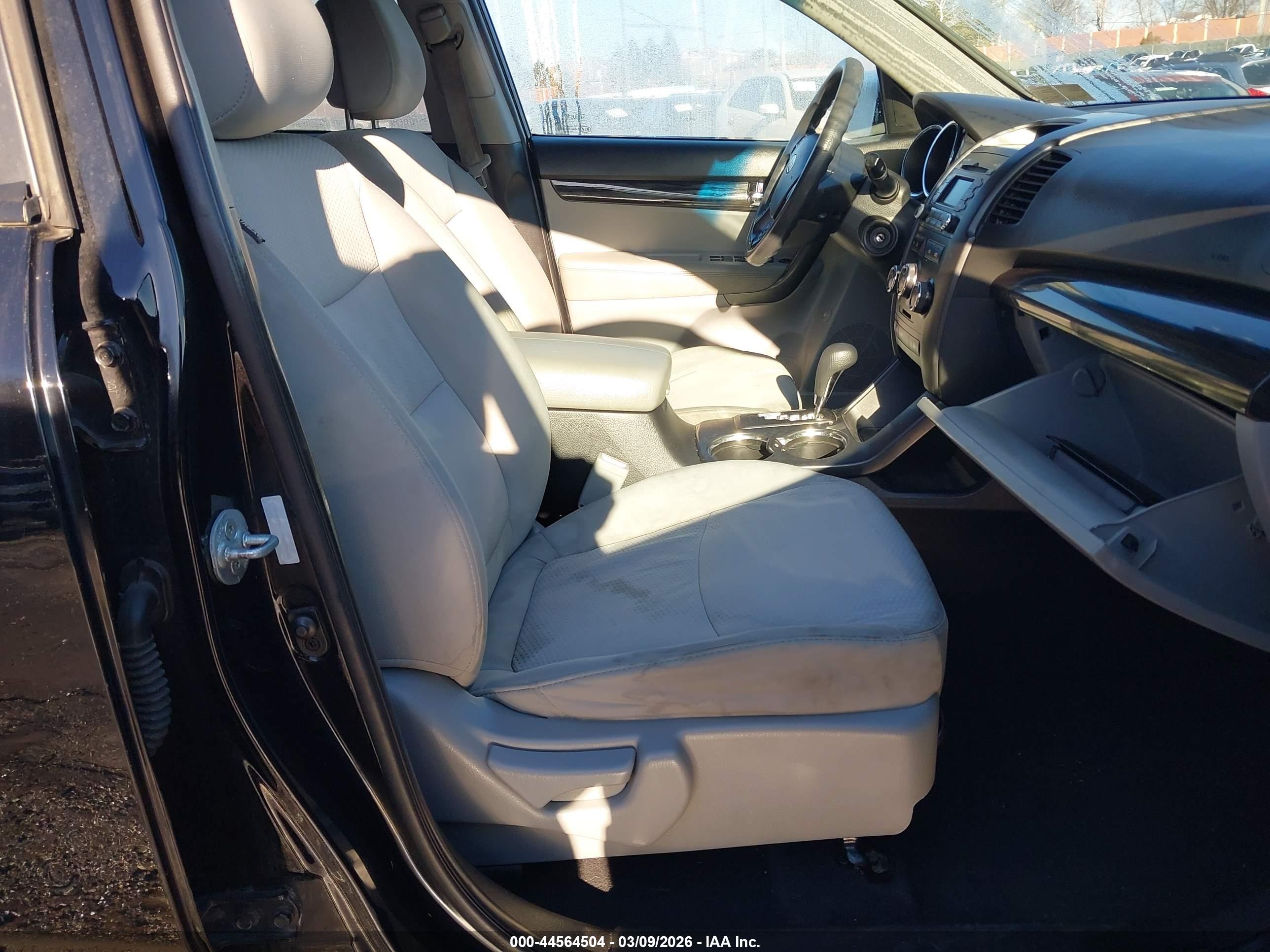 KIA SORENTO image 5