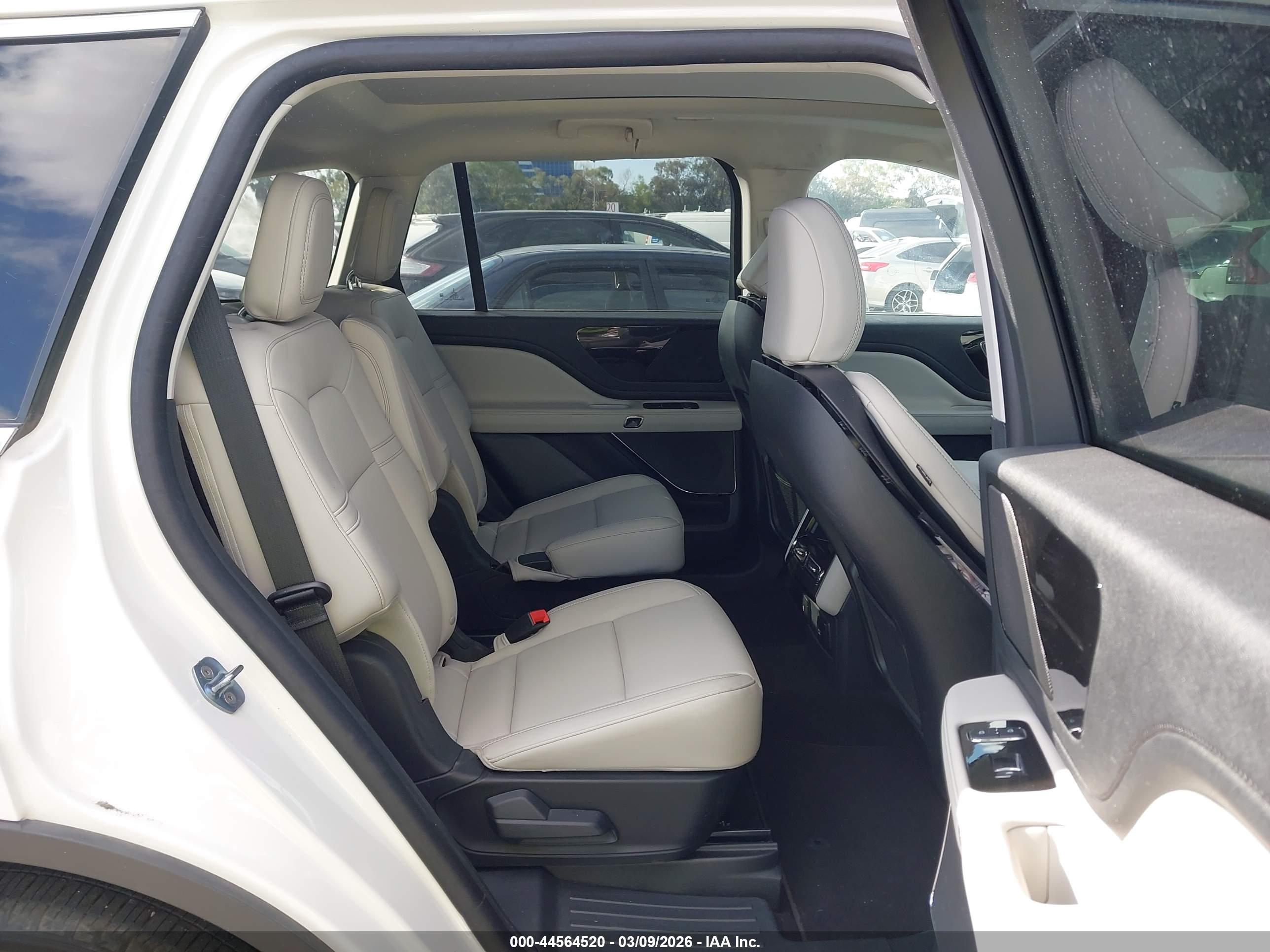 LINCOLN AVIATOR image 8