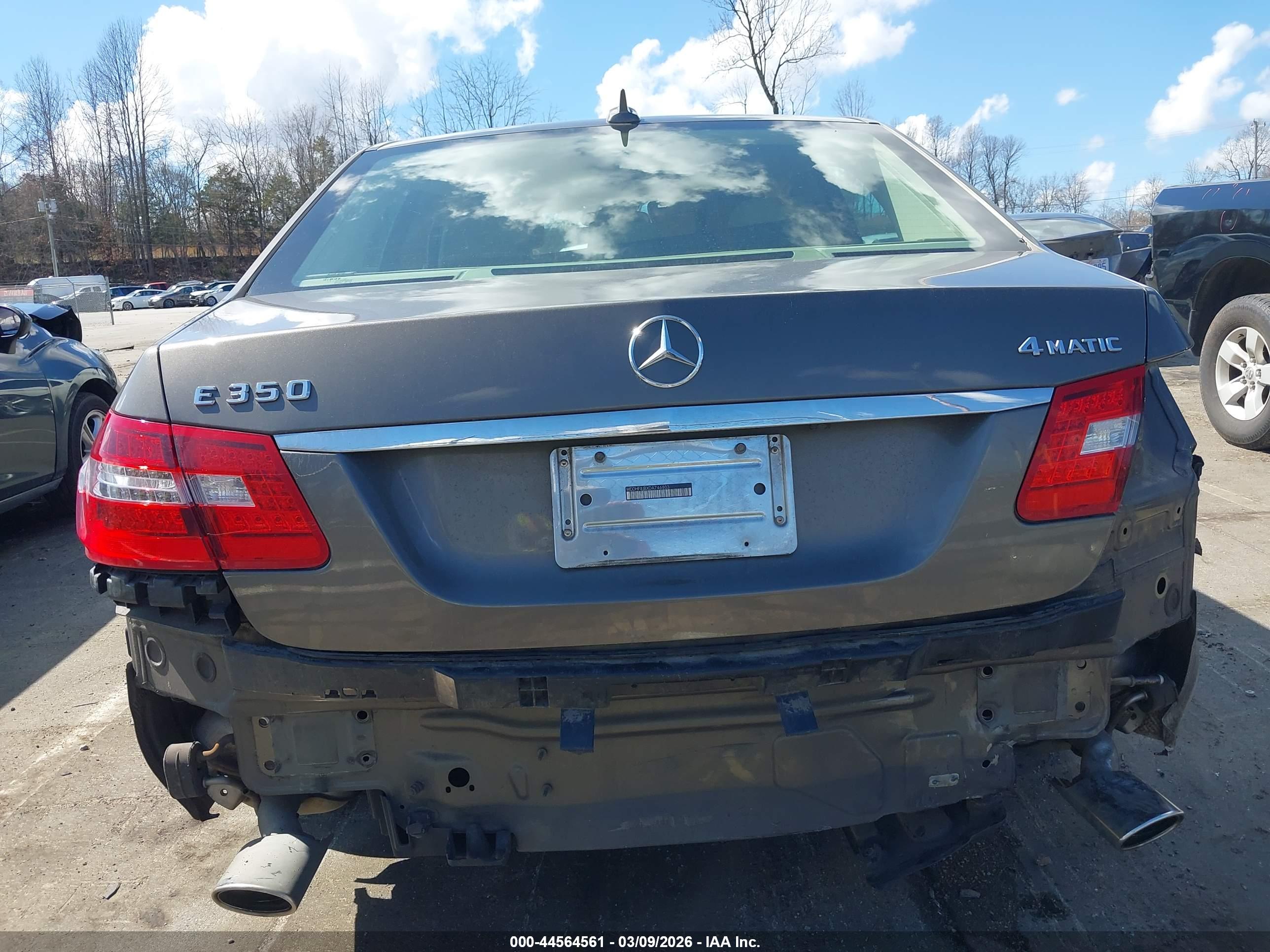 MERCEDES-BENZ E image 6