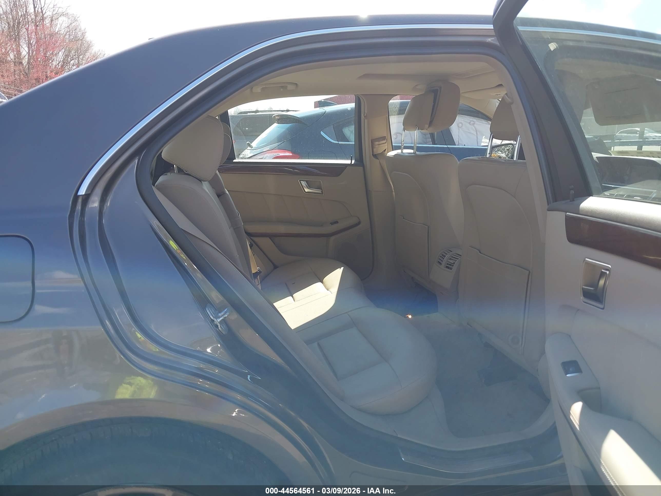 MERCEDES-BENZ E image 8