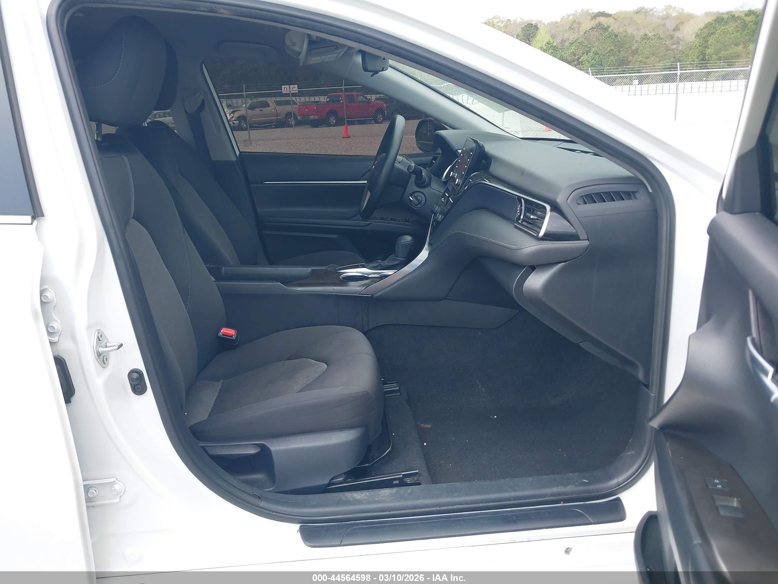 TOYOTA CAMRY image 5
