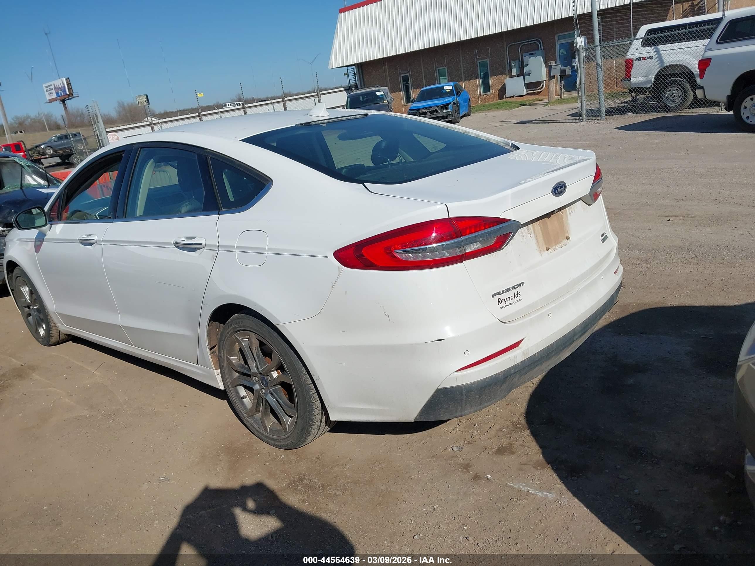 FORD FUSION image 3