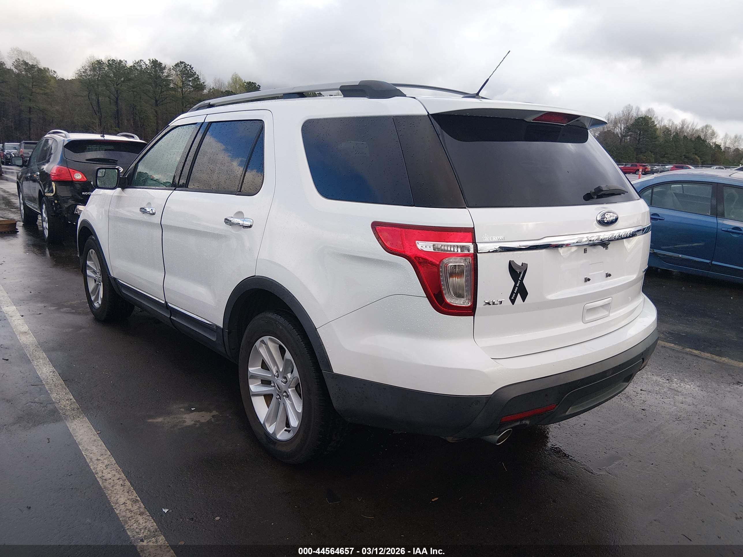 FORD EXPLORER image 3