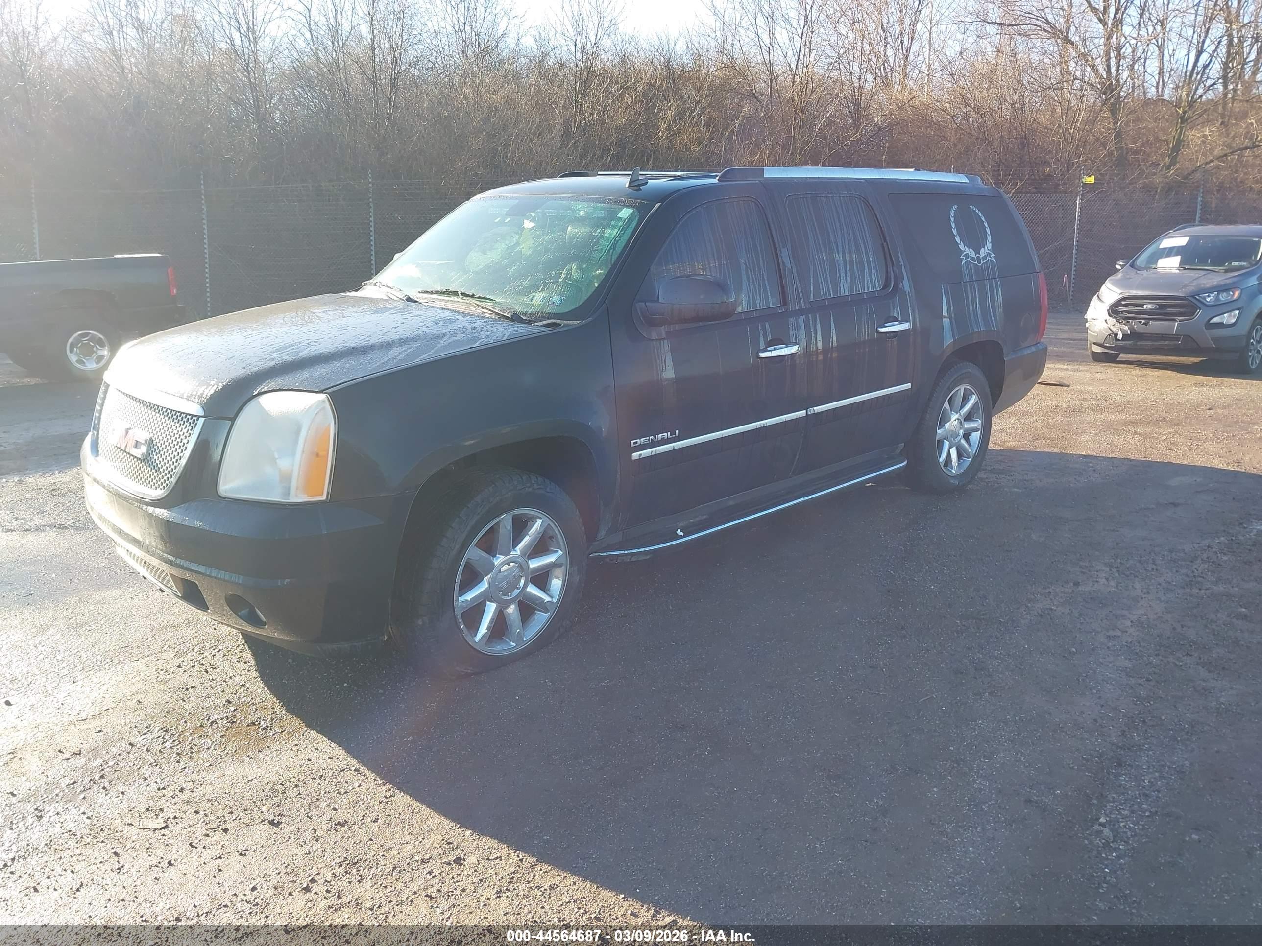 GMC YUKON image 2