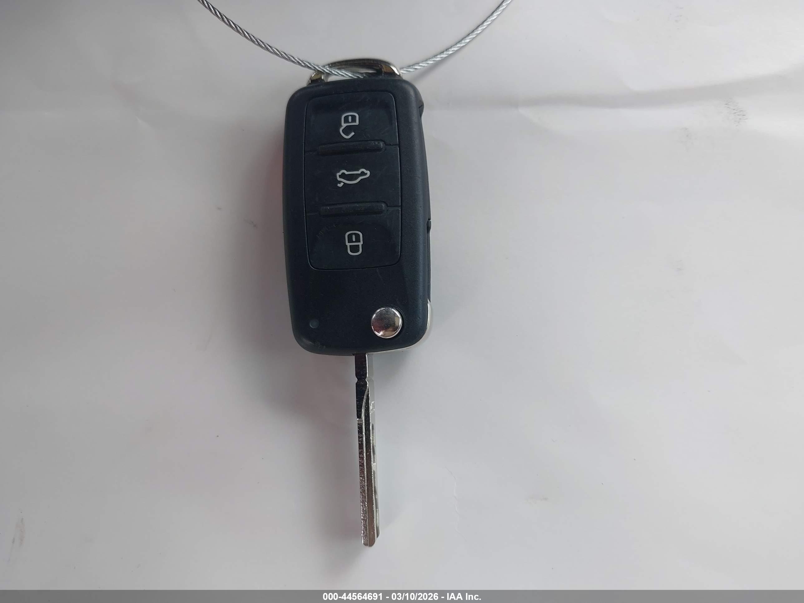 VOLKSWAGEN BEETLE image 11