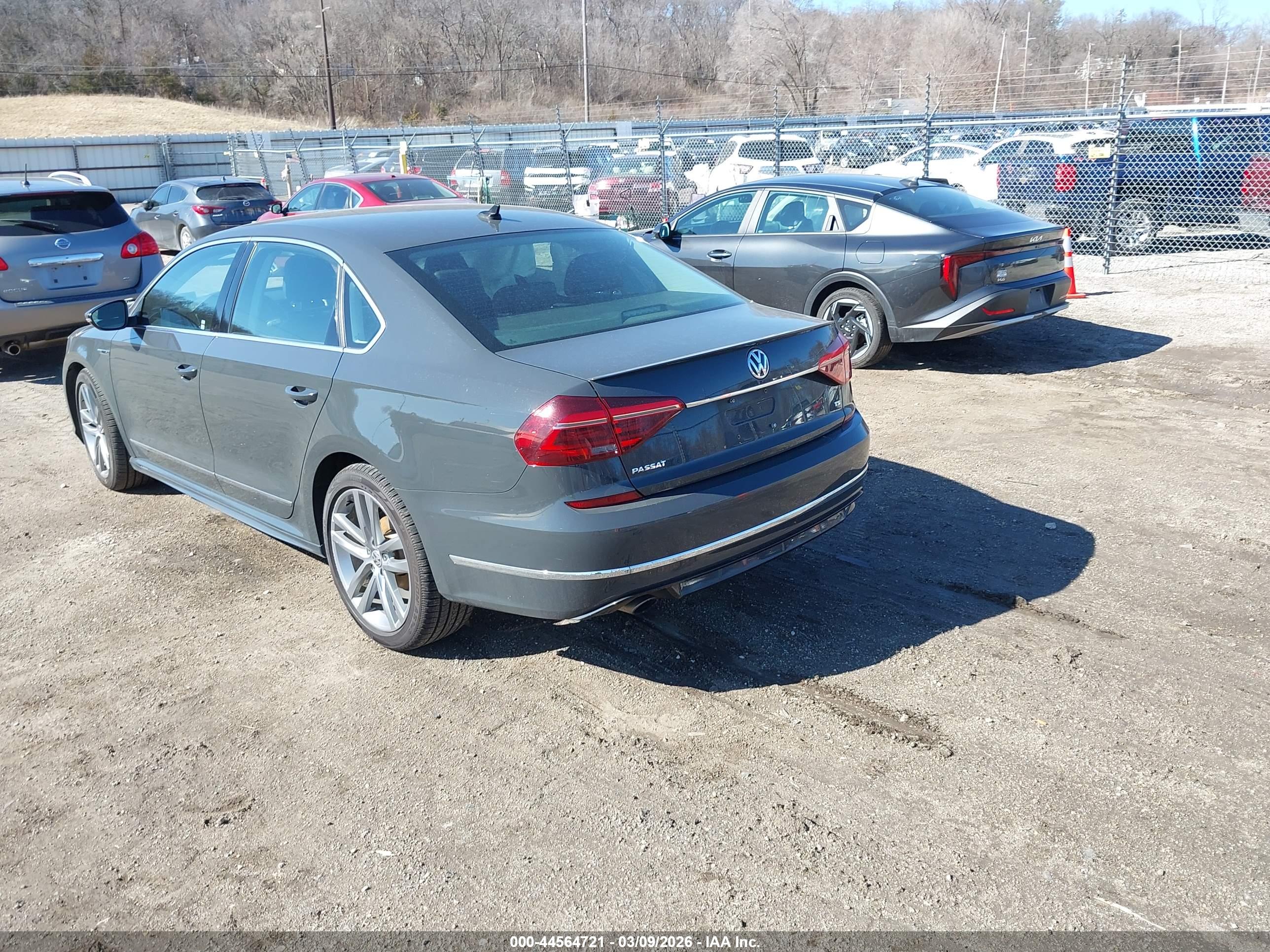 VOLKSWAGEN PASSAT image 3
