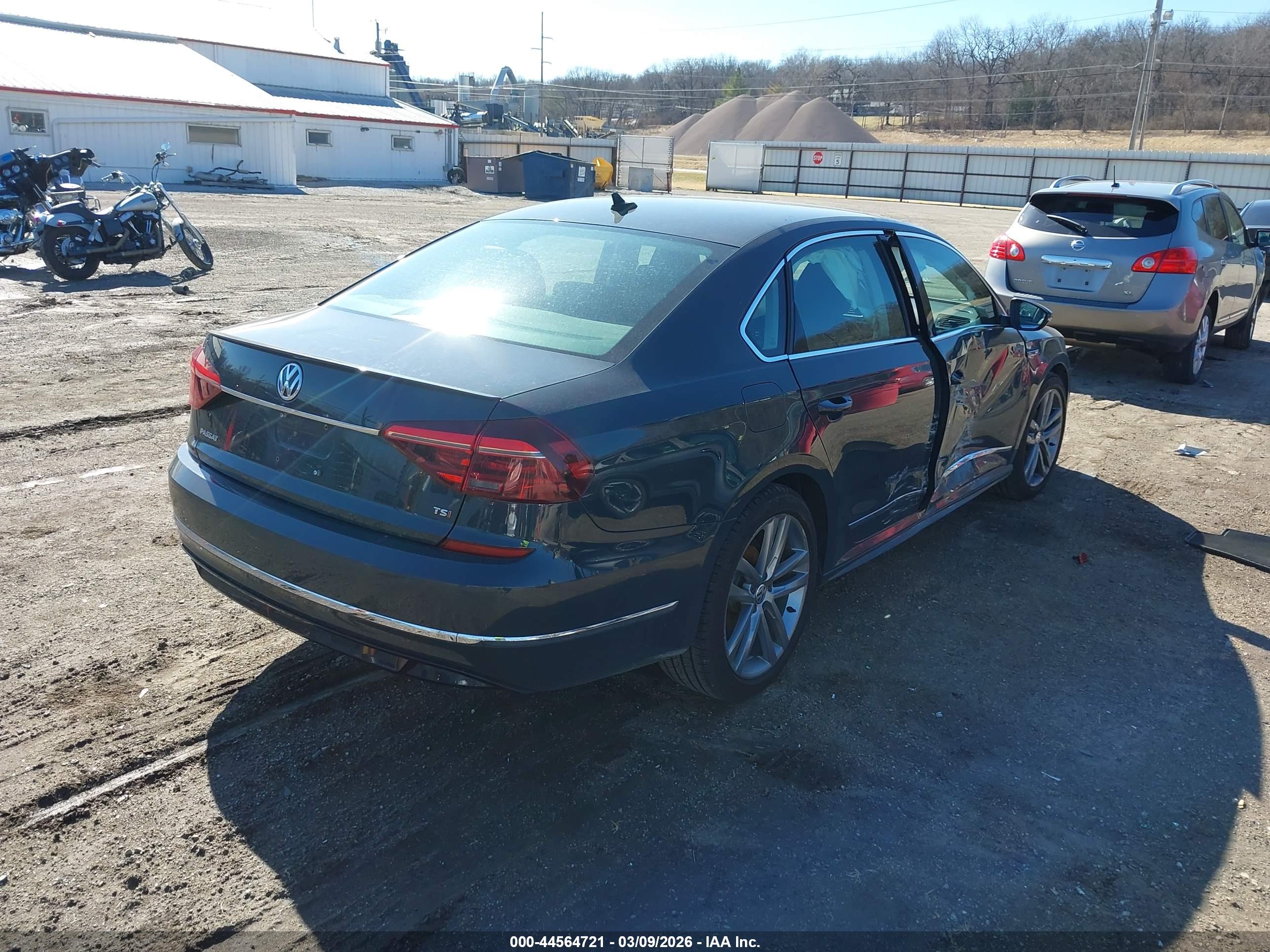 VOLKSWAGEN PASSAT image 4