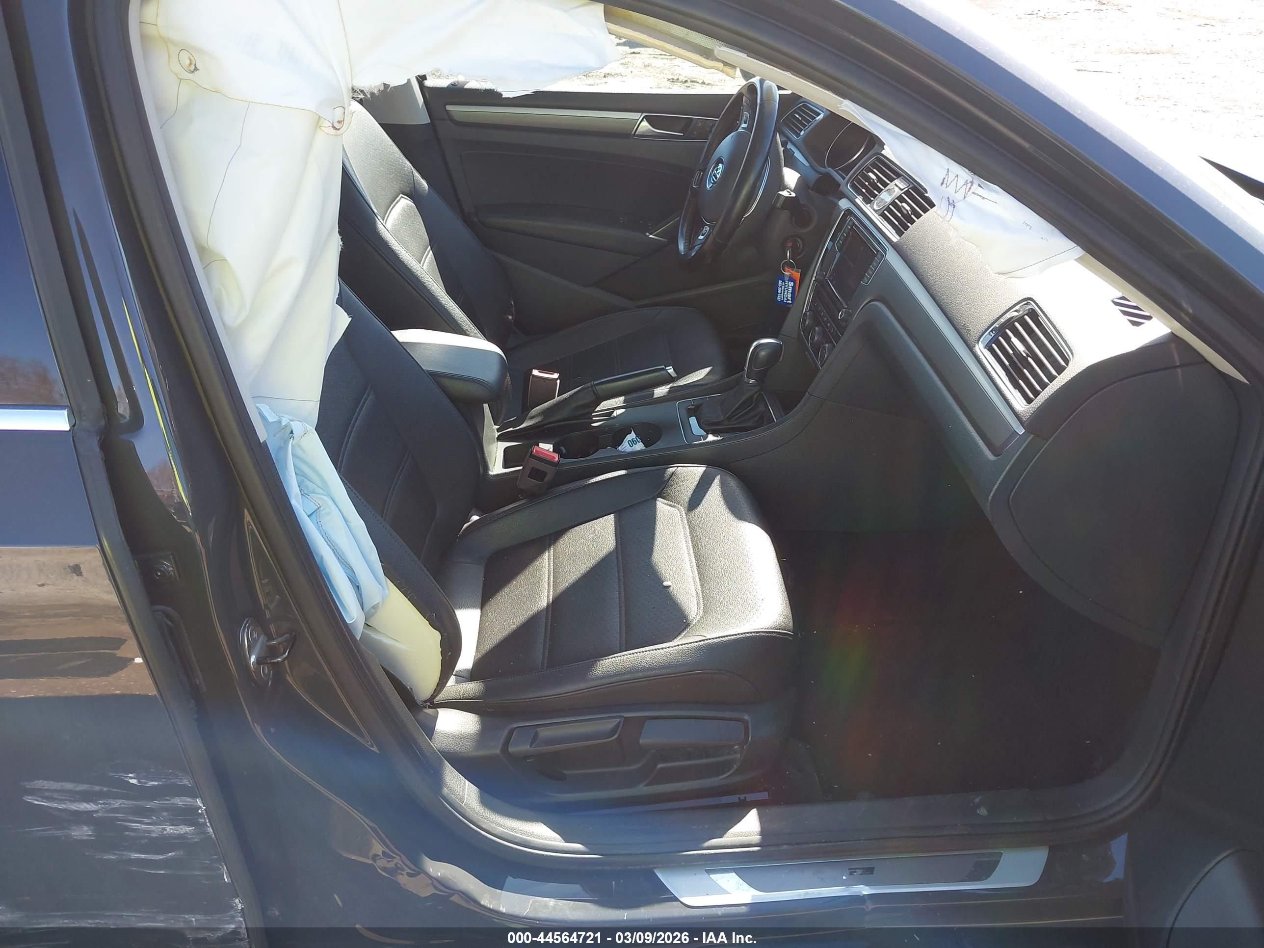 VOLKSWAGEN PASSAT image 5