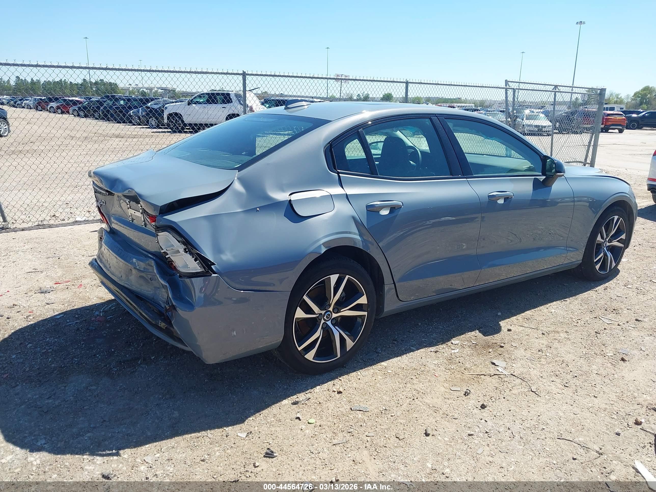 VOLVO S60 image 4