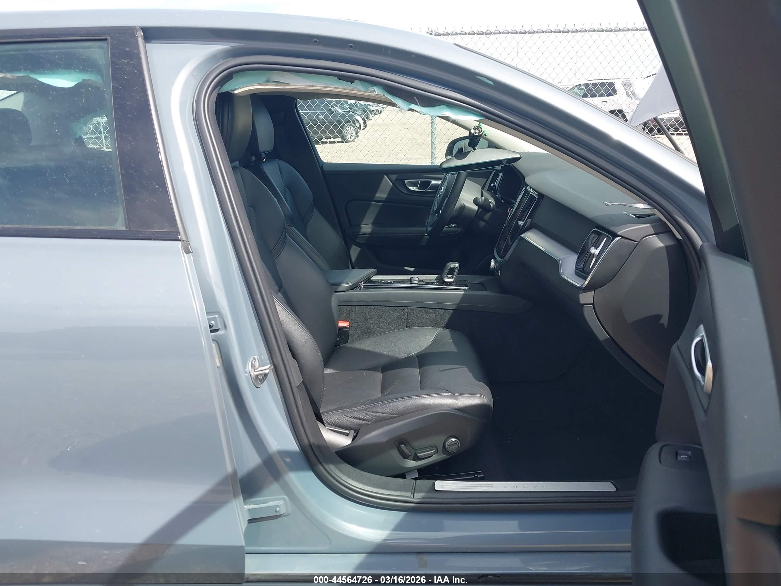 VOLVO S60 image 5