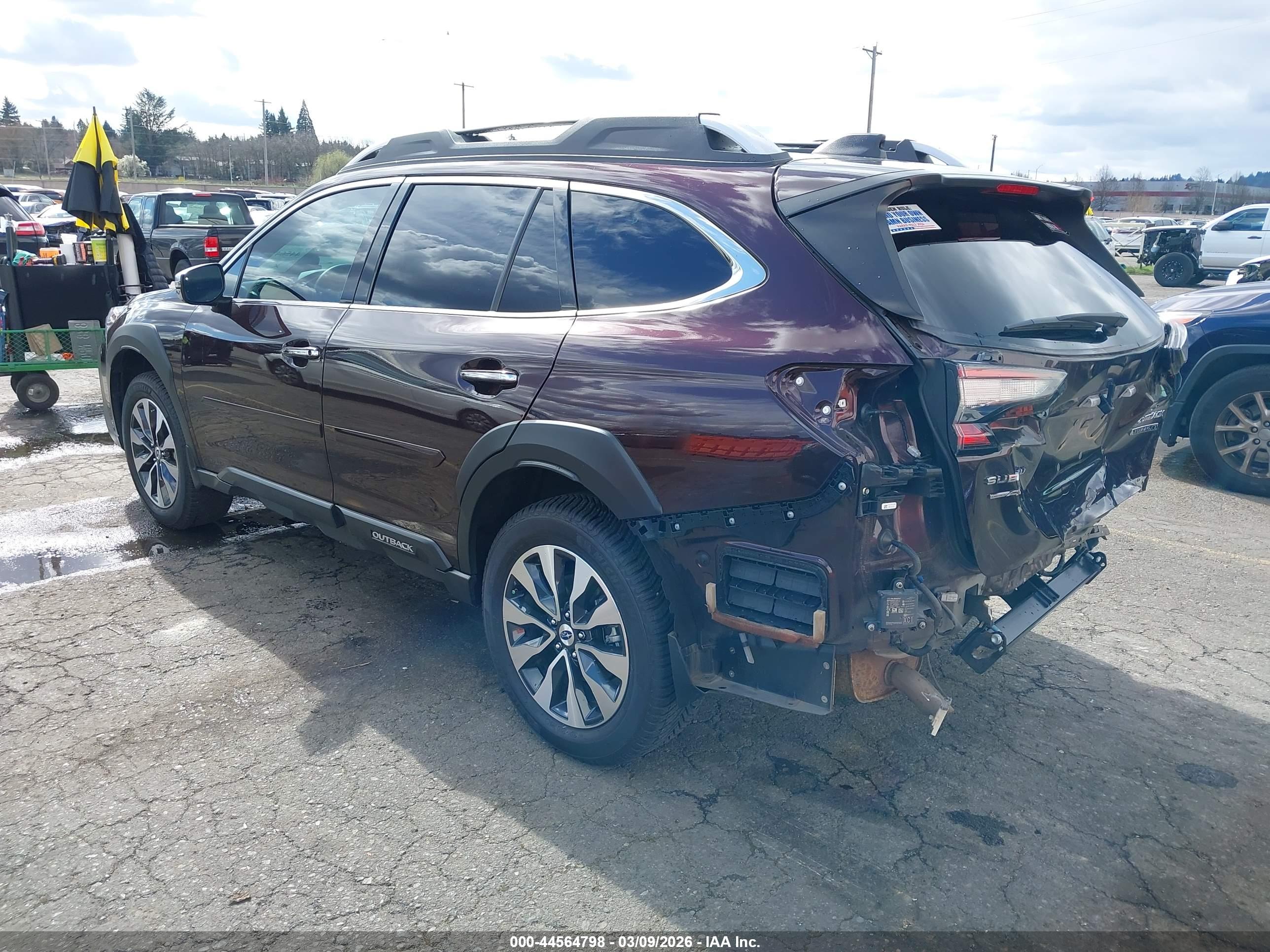 SUBARU OUTBACK image 3