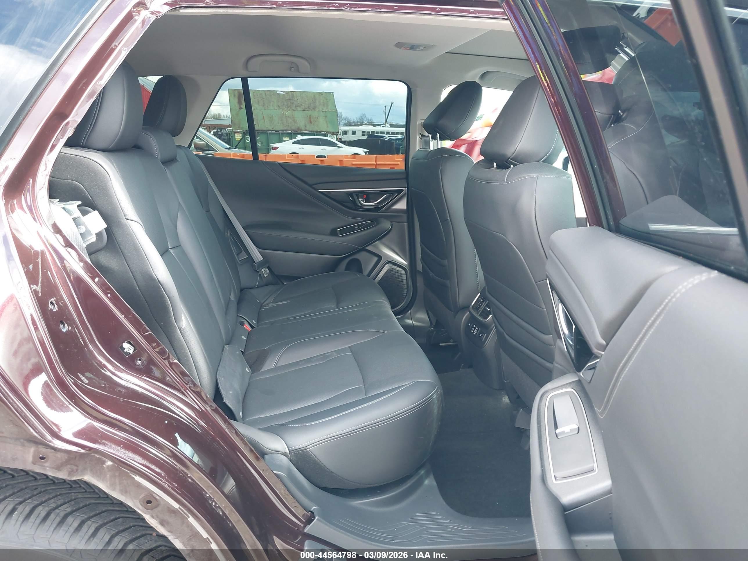 SUBARU OUTBACK image 8