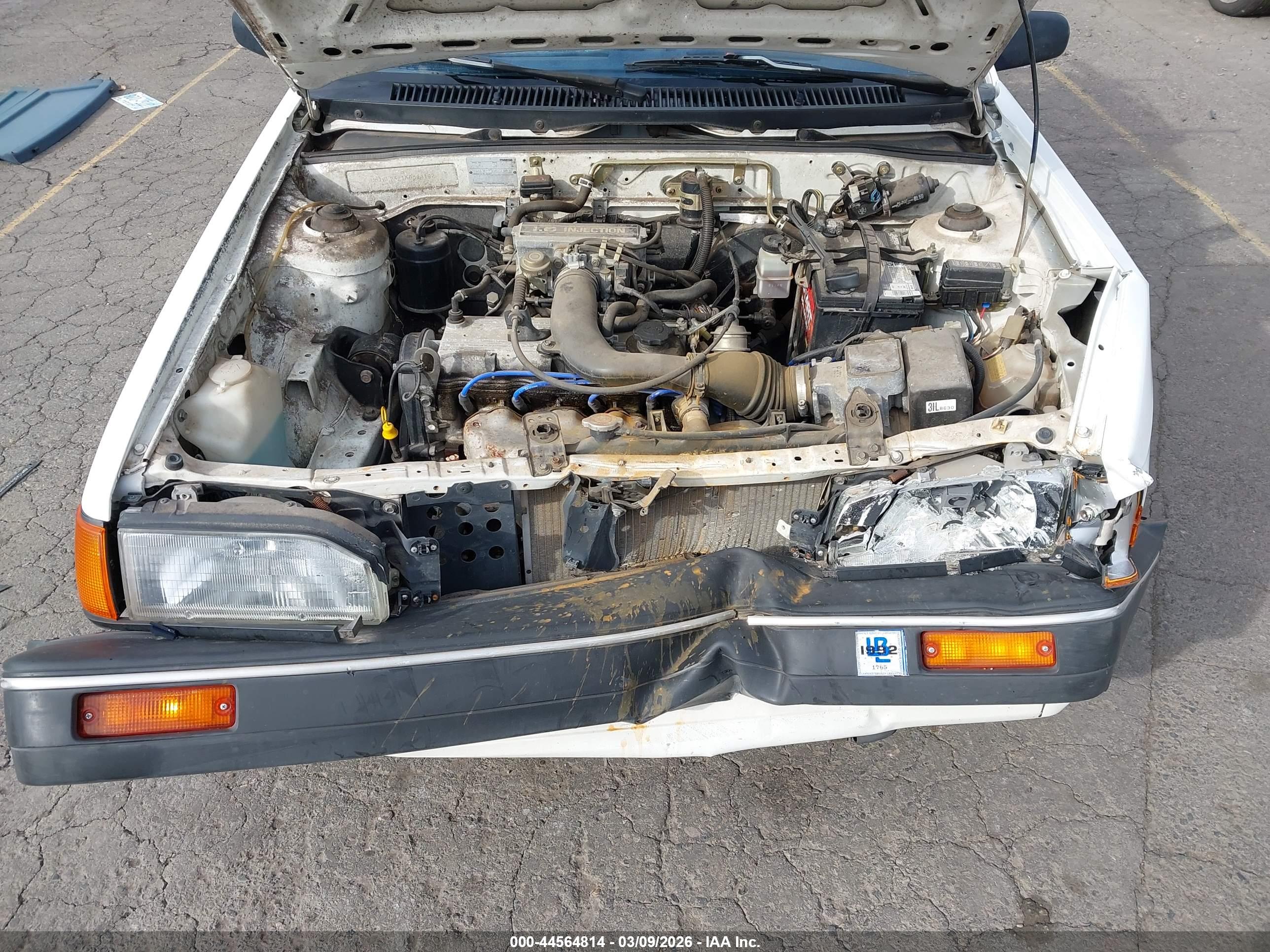 MAZDA 323 image 10