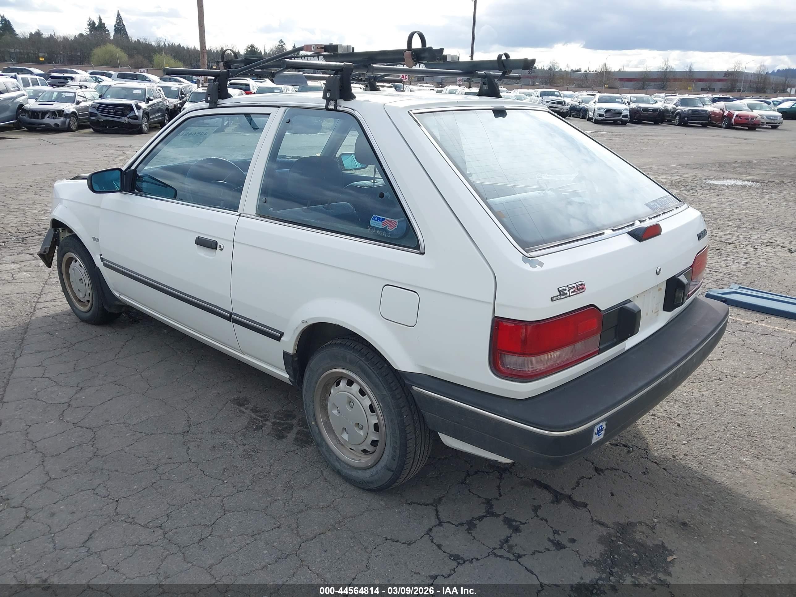 MAZDA 323 image 3