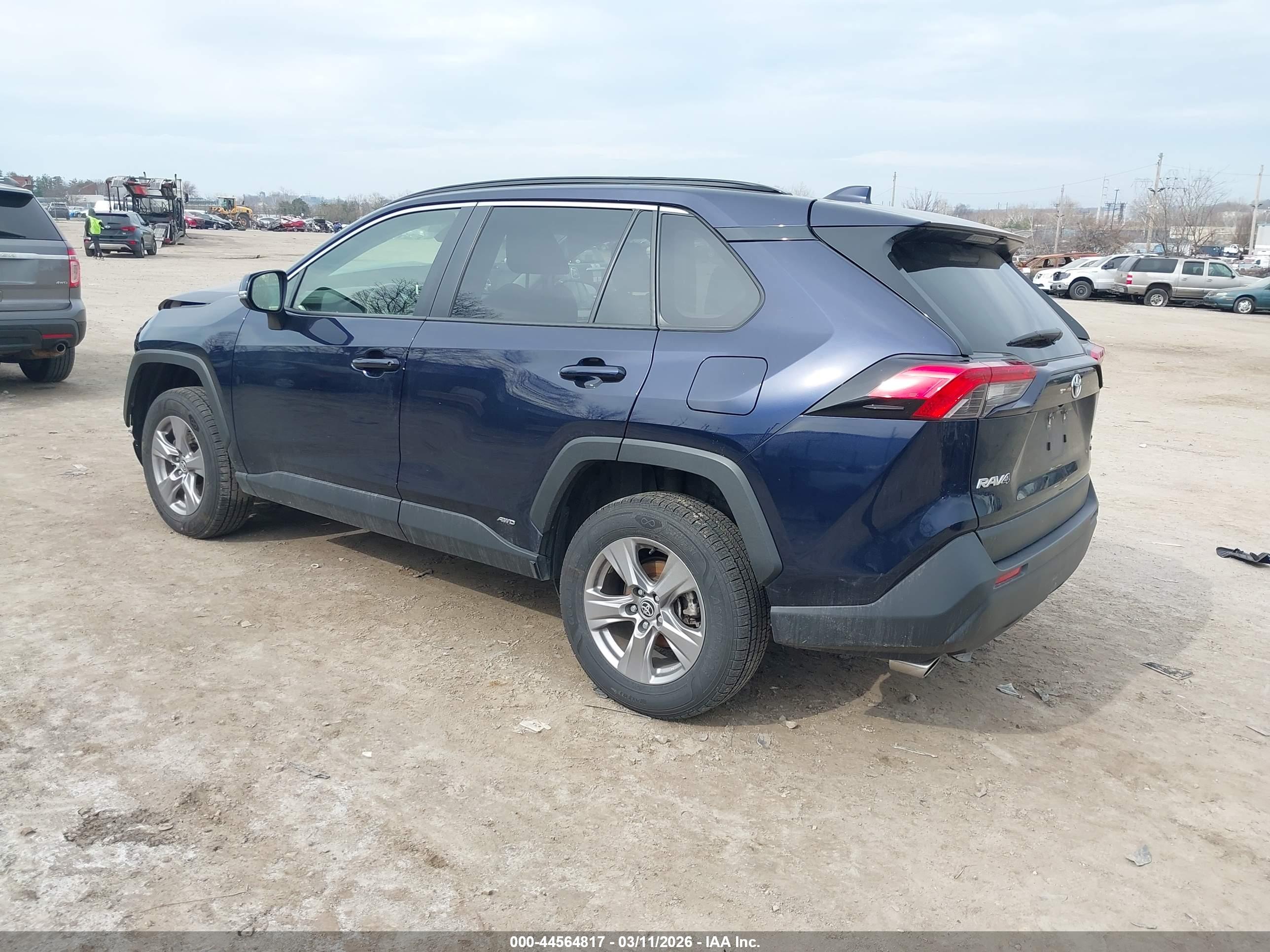TOYOTA RAV4 image 3