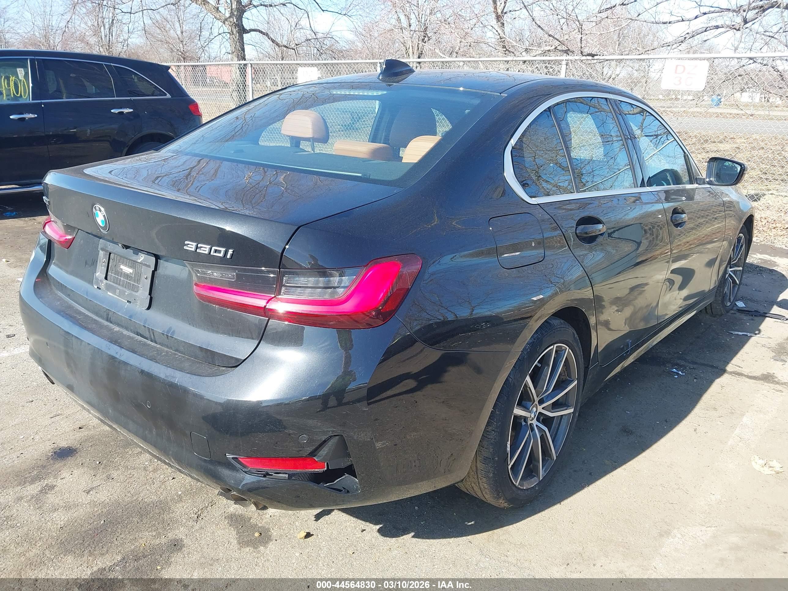 BMW 330I image 4