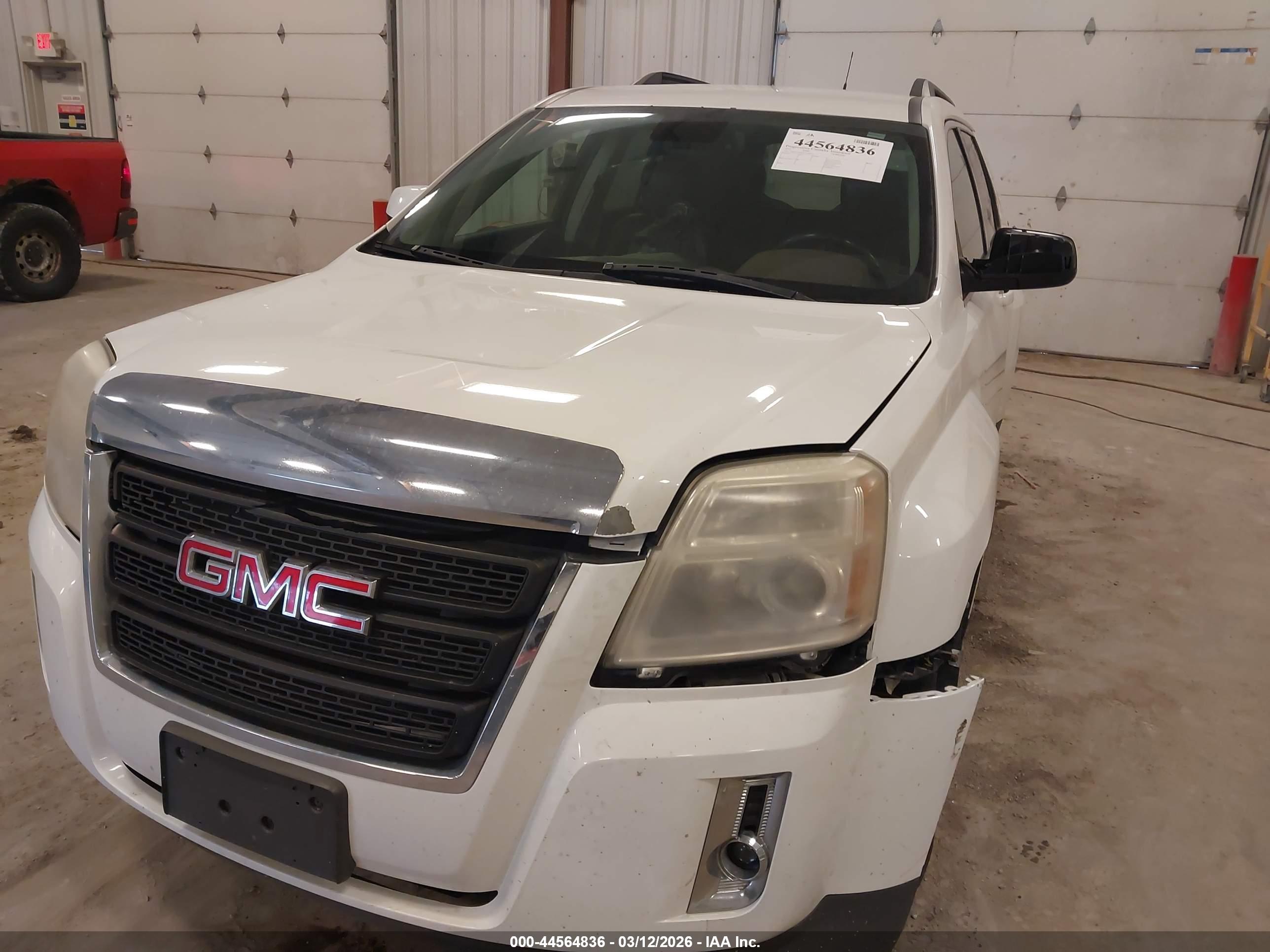 GMC TERRAIN image 6