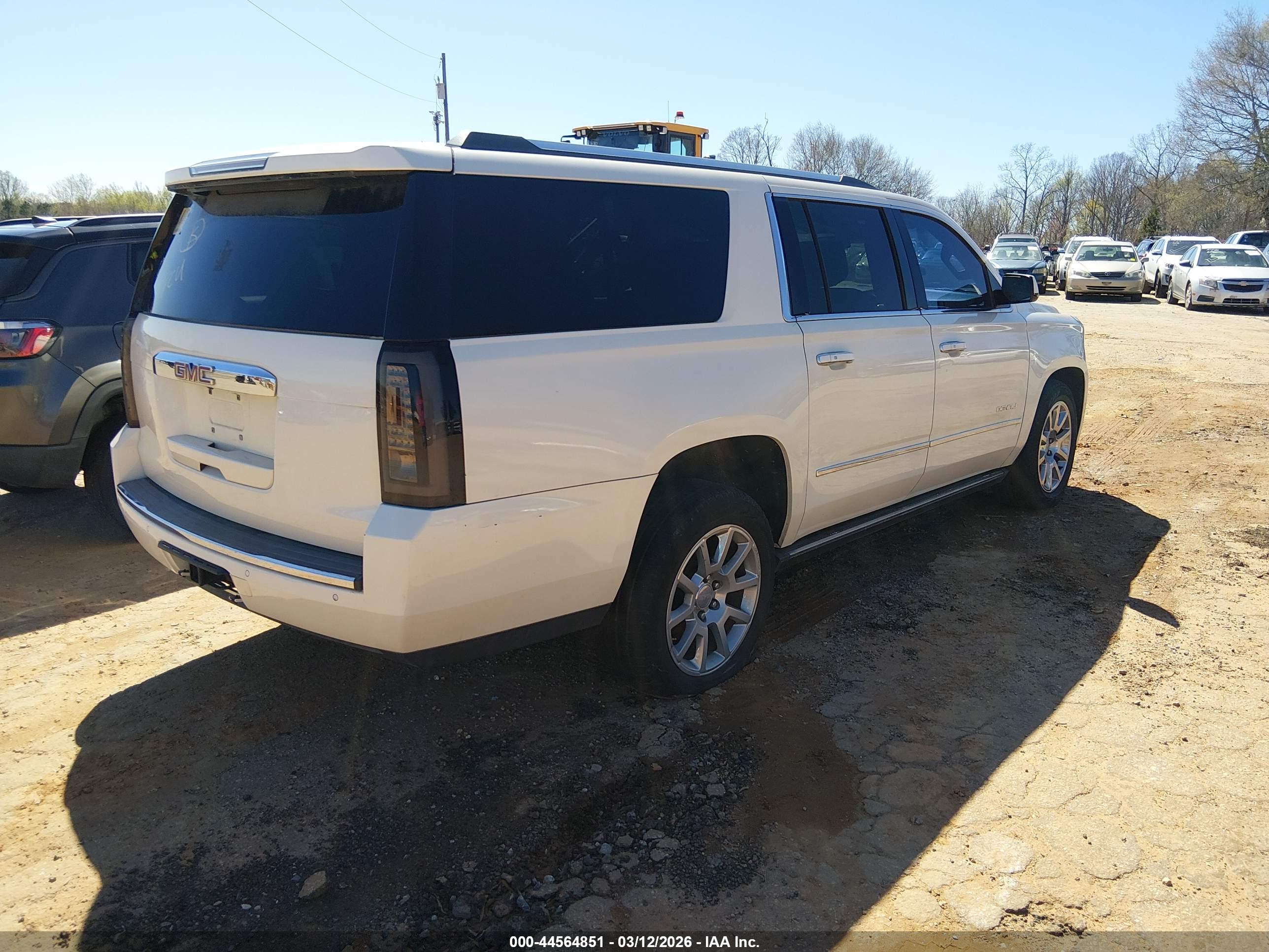 GMC YUKON image 4