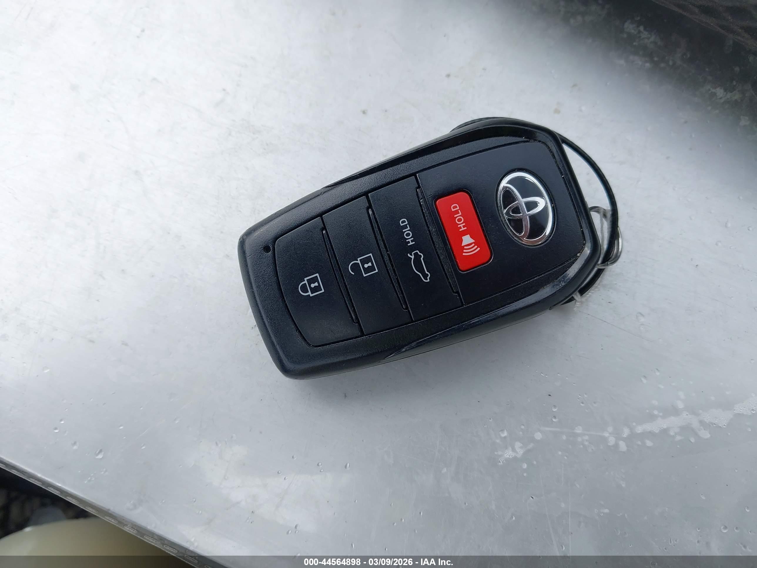 TOYOTA CAMRY image 11
