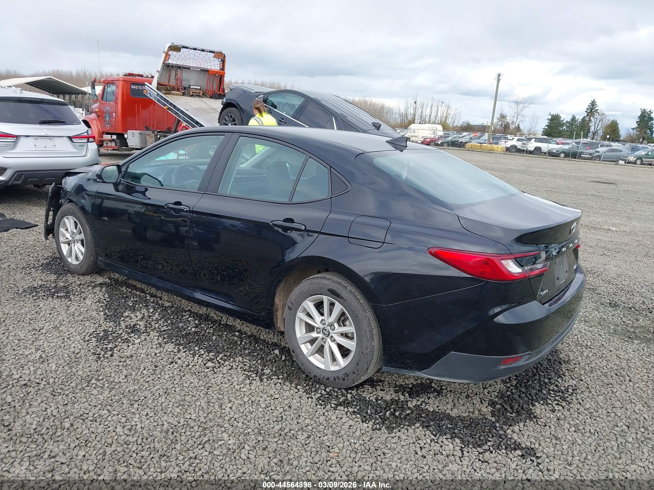 TOYOTA CAMRY image 3