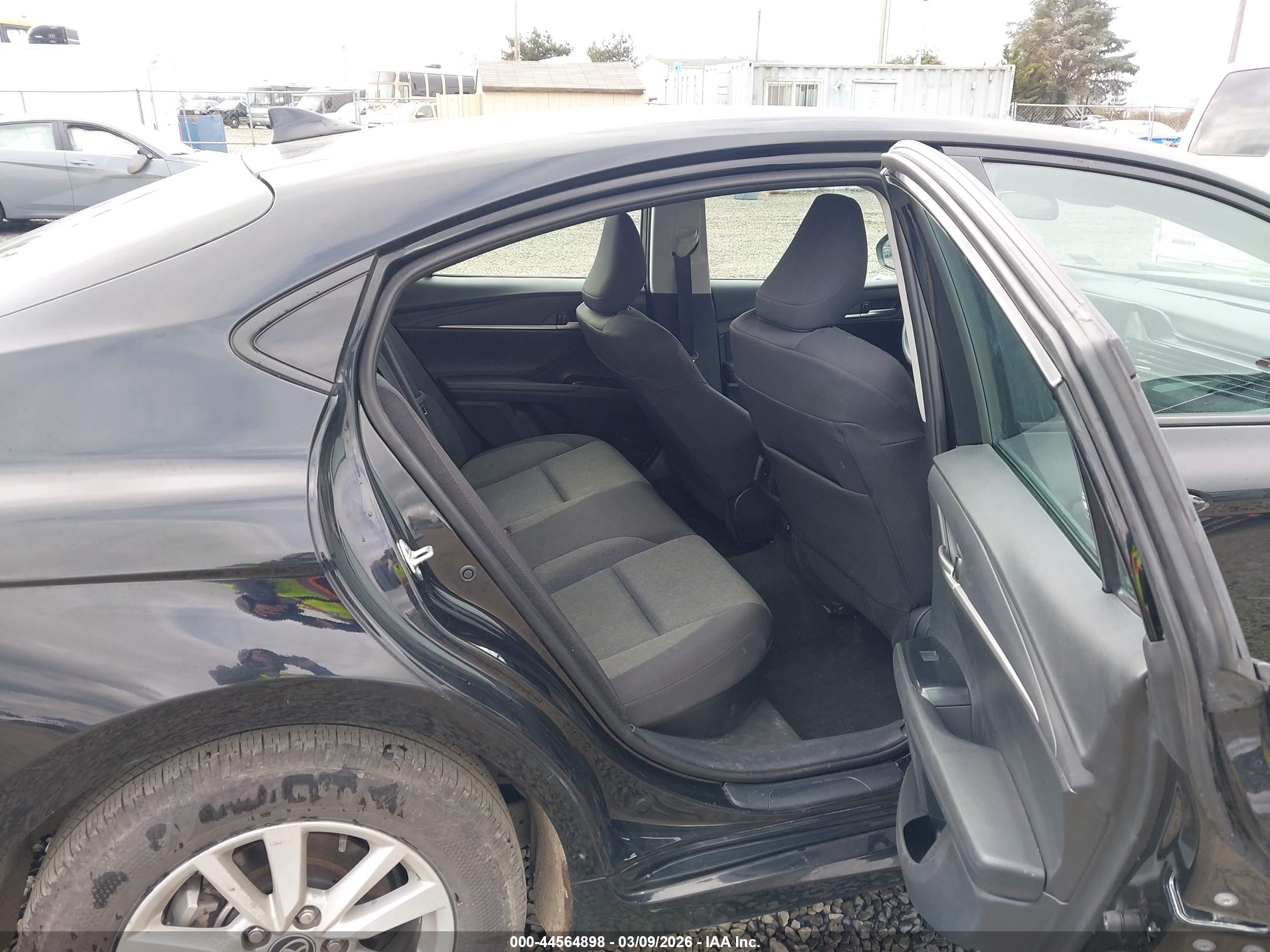 TOYOTA CAMRY image 8