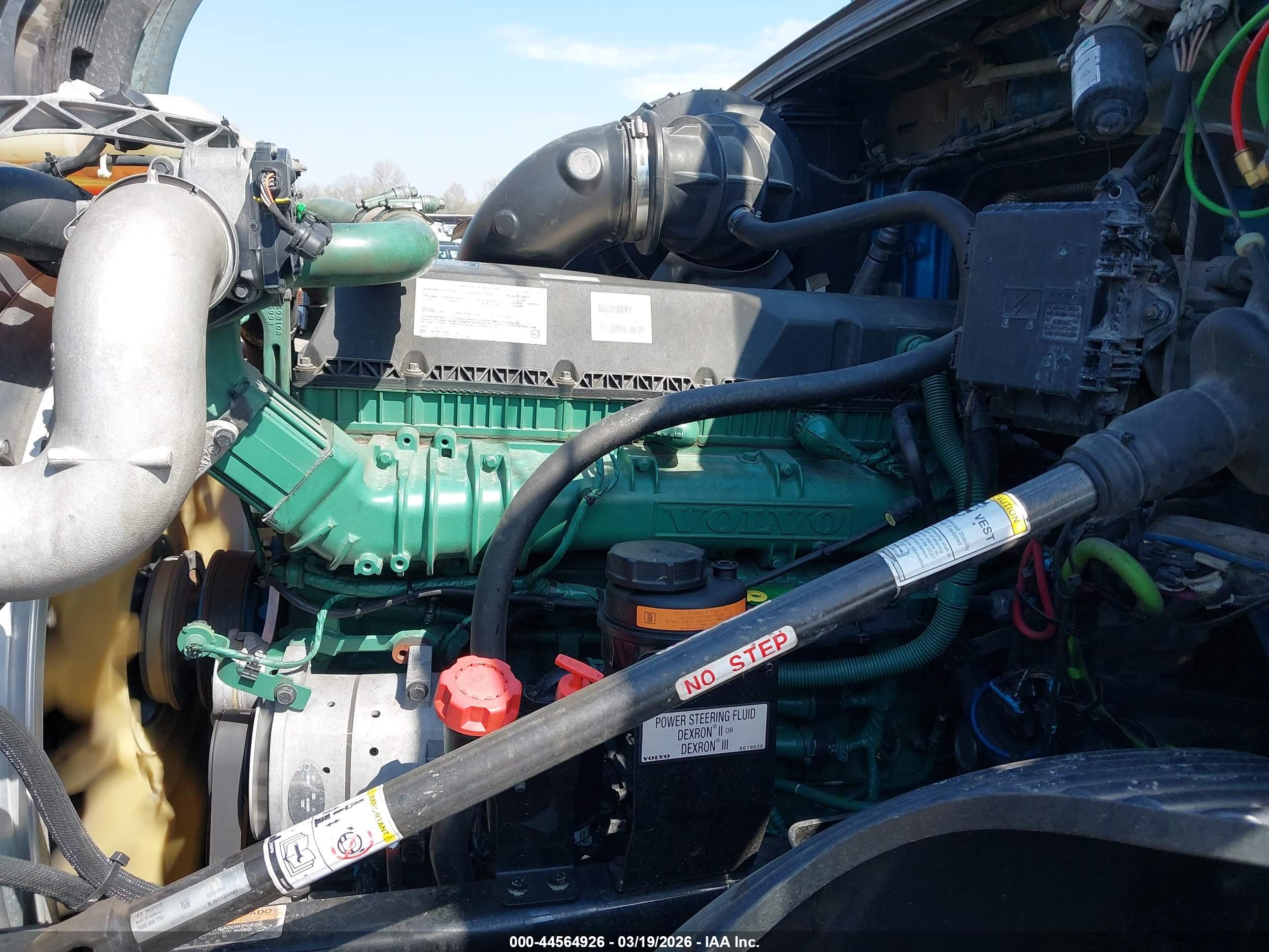 VOLVO VNL image 10