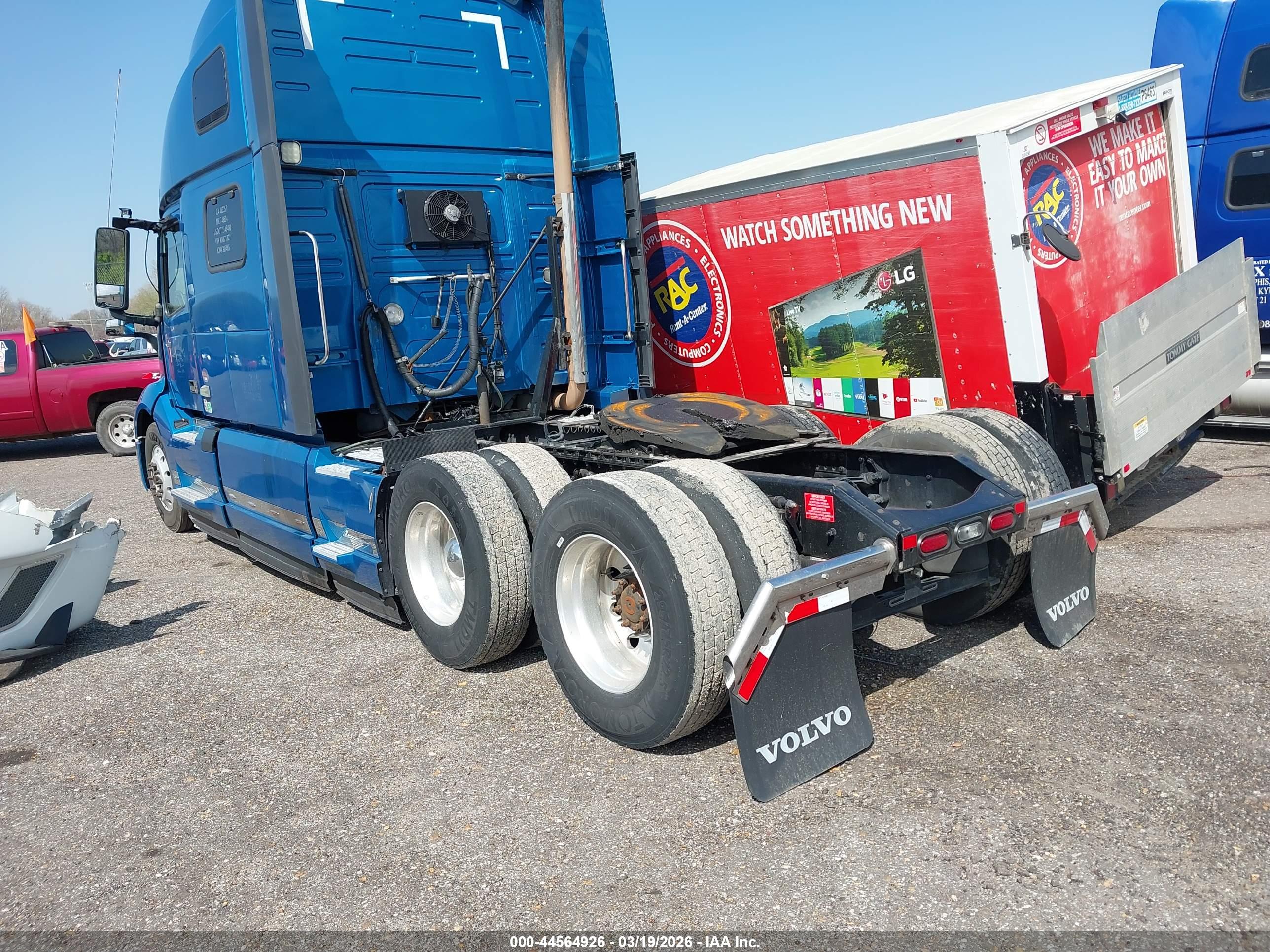 VOLVO VNL image 3