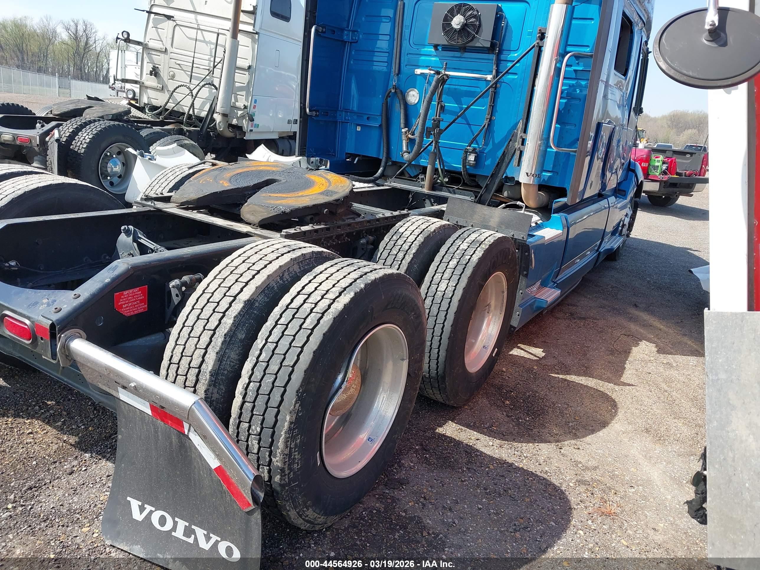 VOLVO VNL image 4