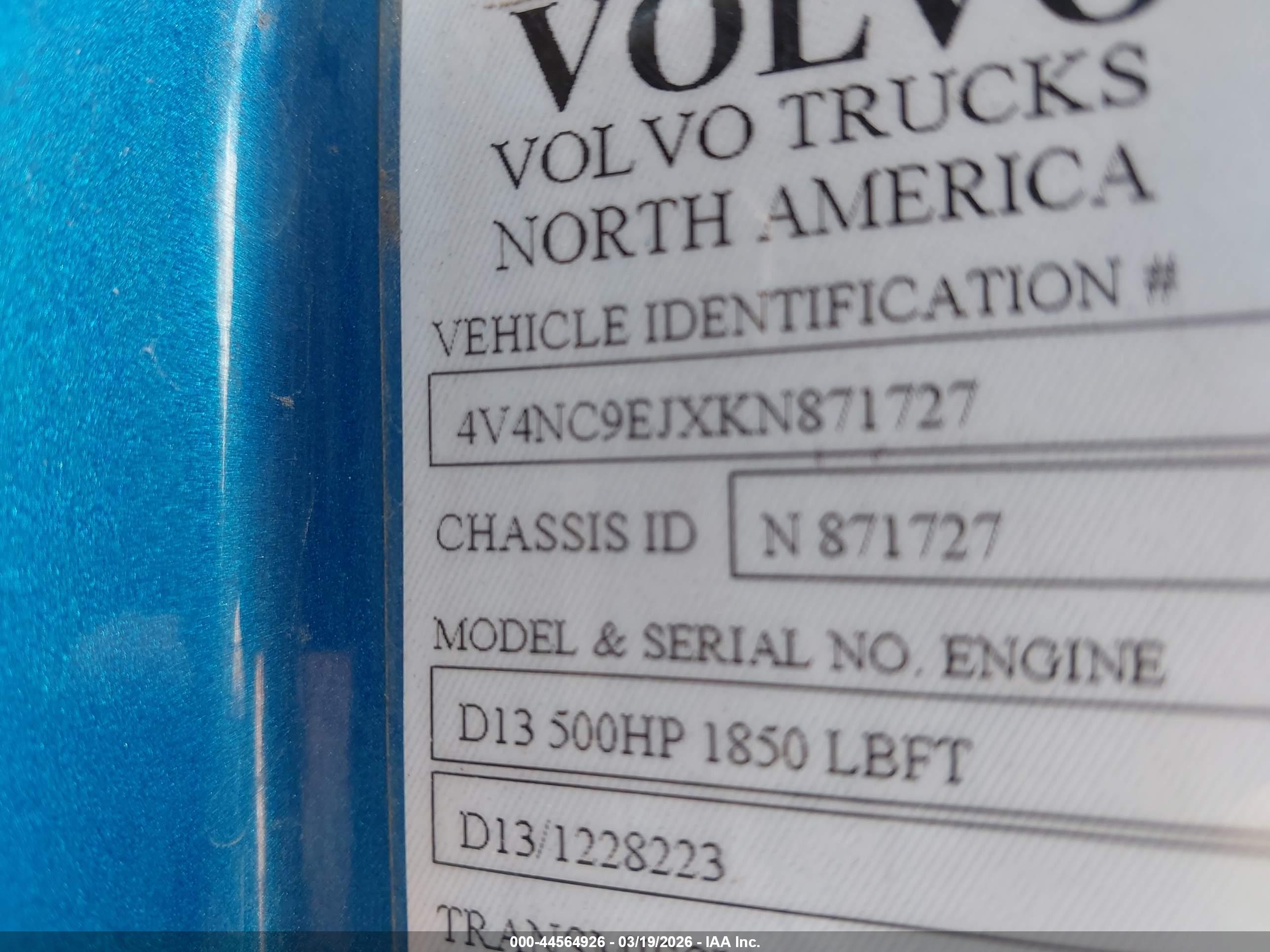 VOLVO VNL image 9