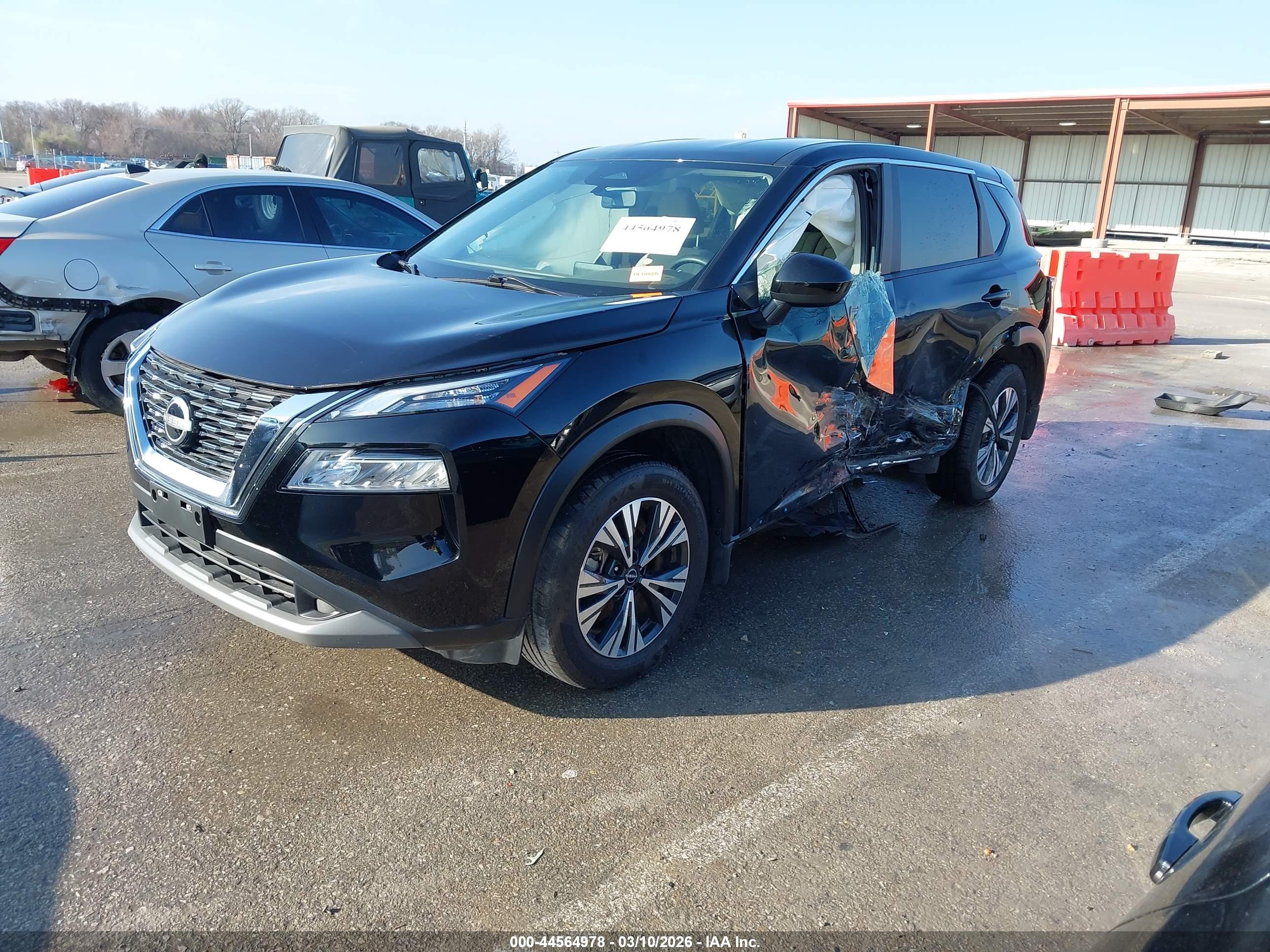 NISSAN ROGUE image 2