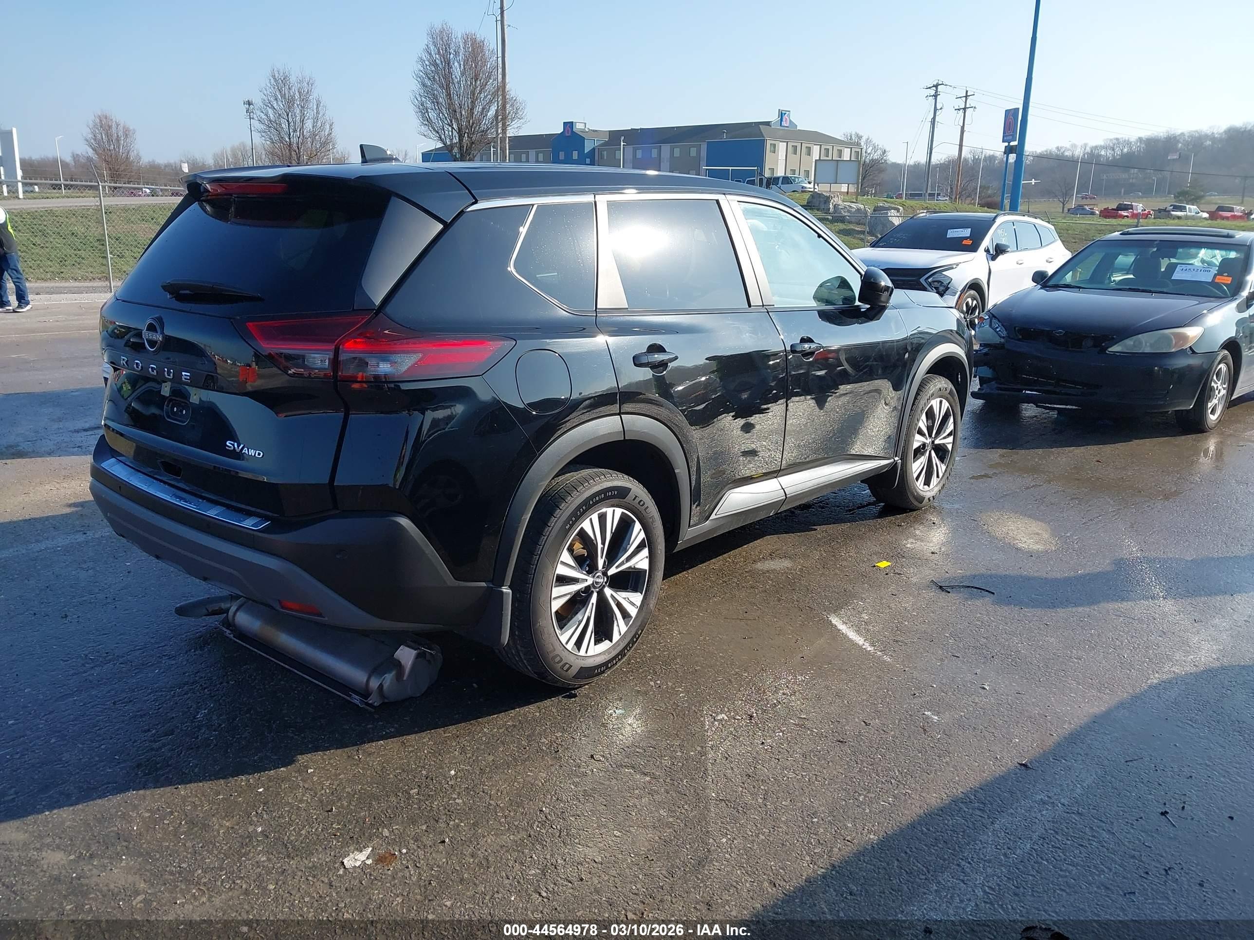 NISSAN ROGUE image 4