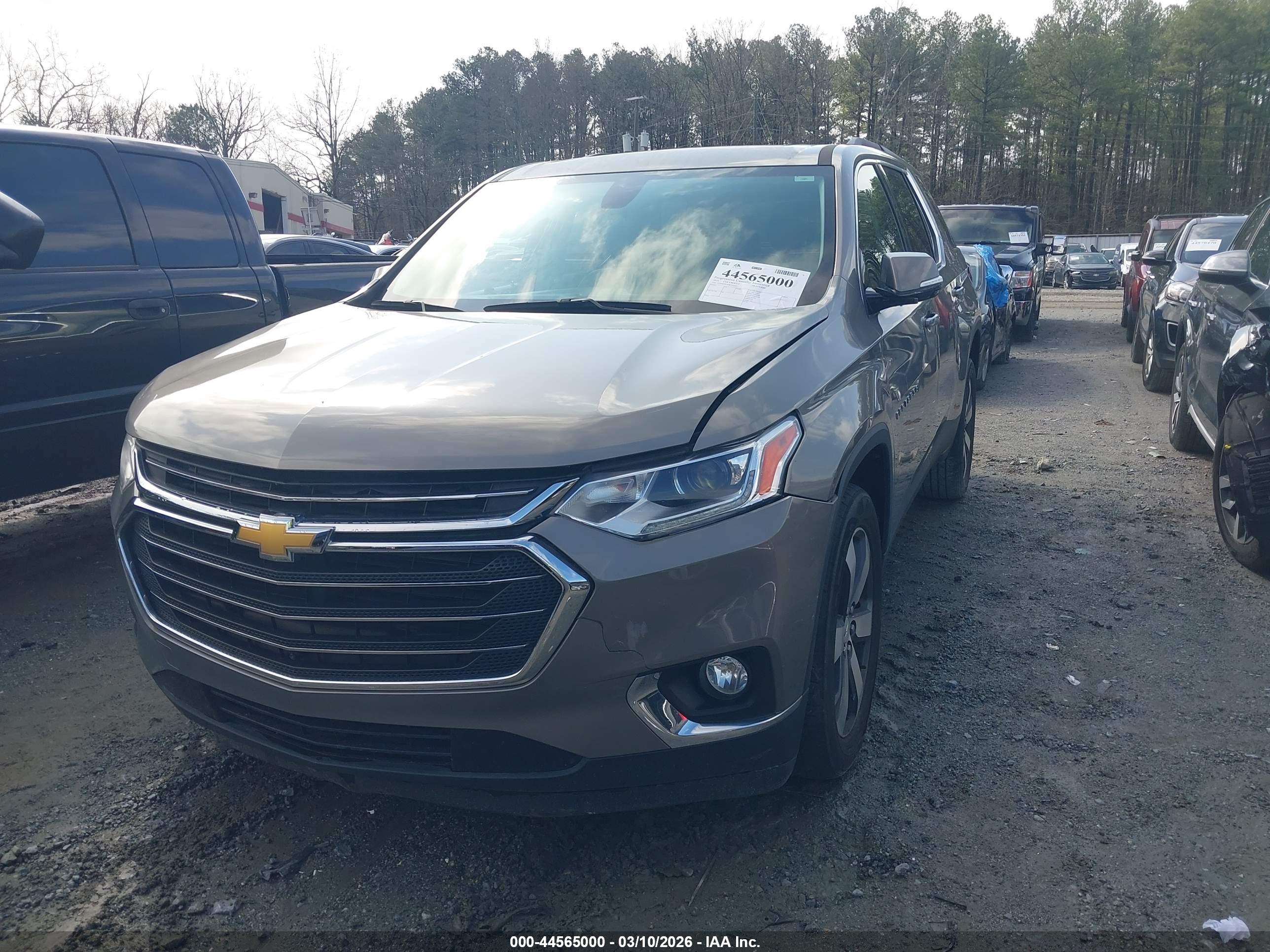CHEVROLET TRAVERSE image 2