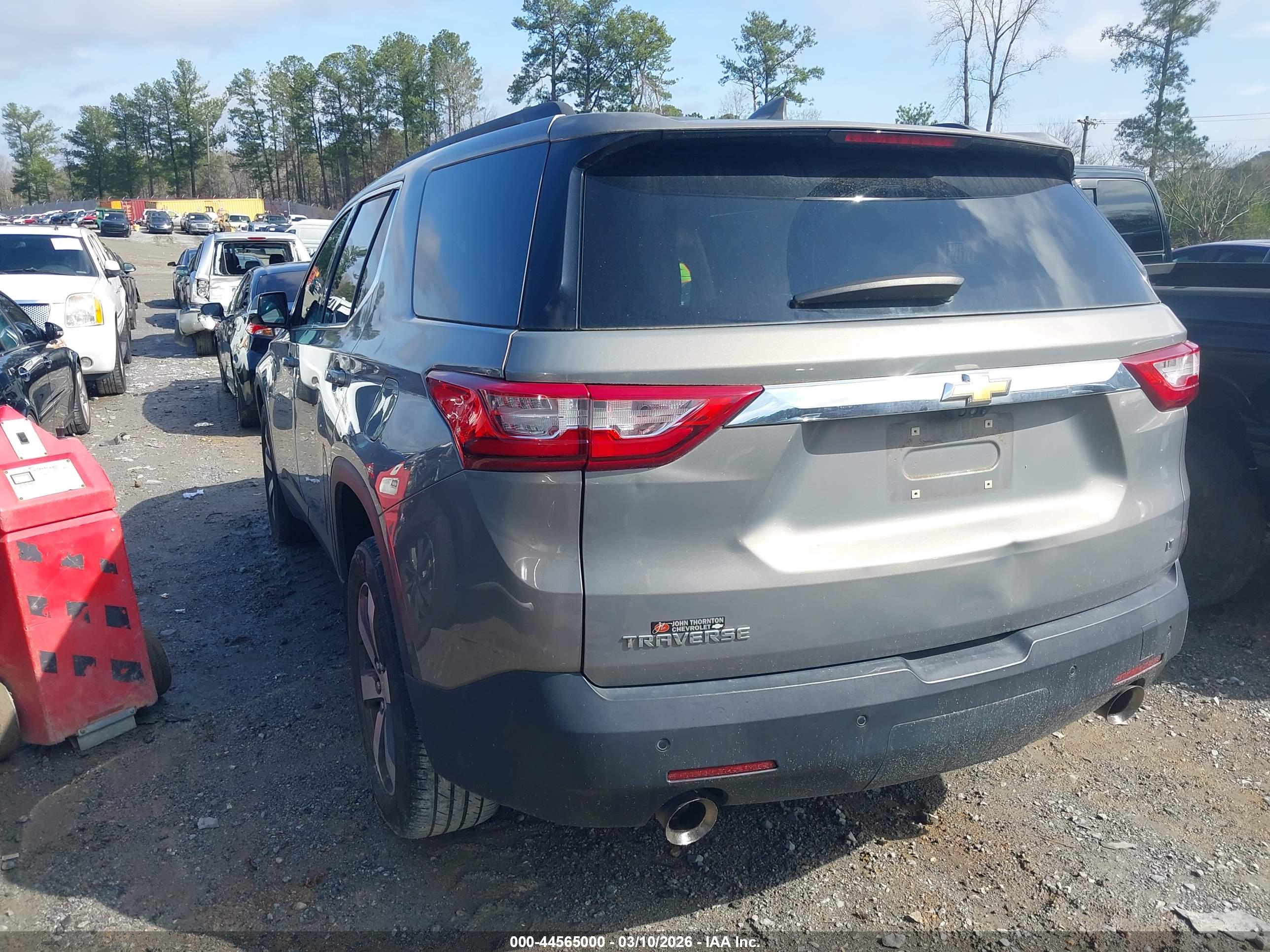 CHEVROLET TRAVERSE image 3