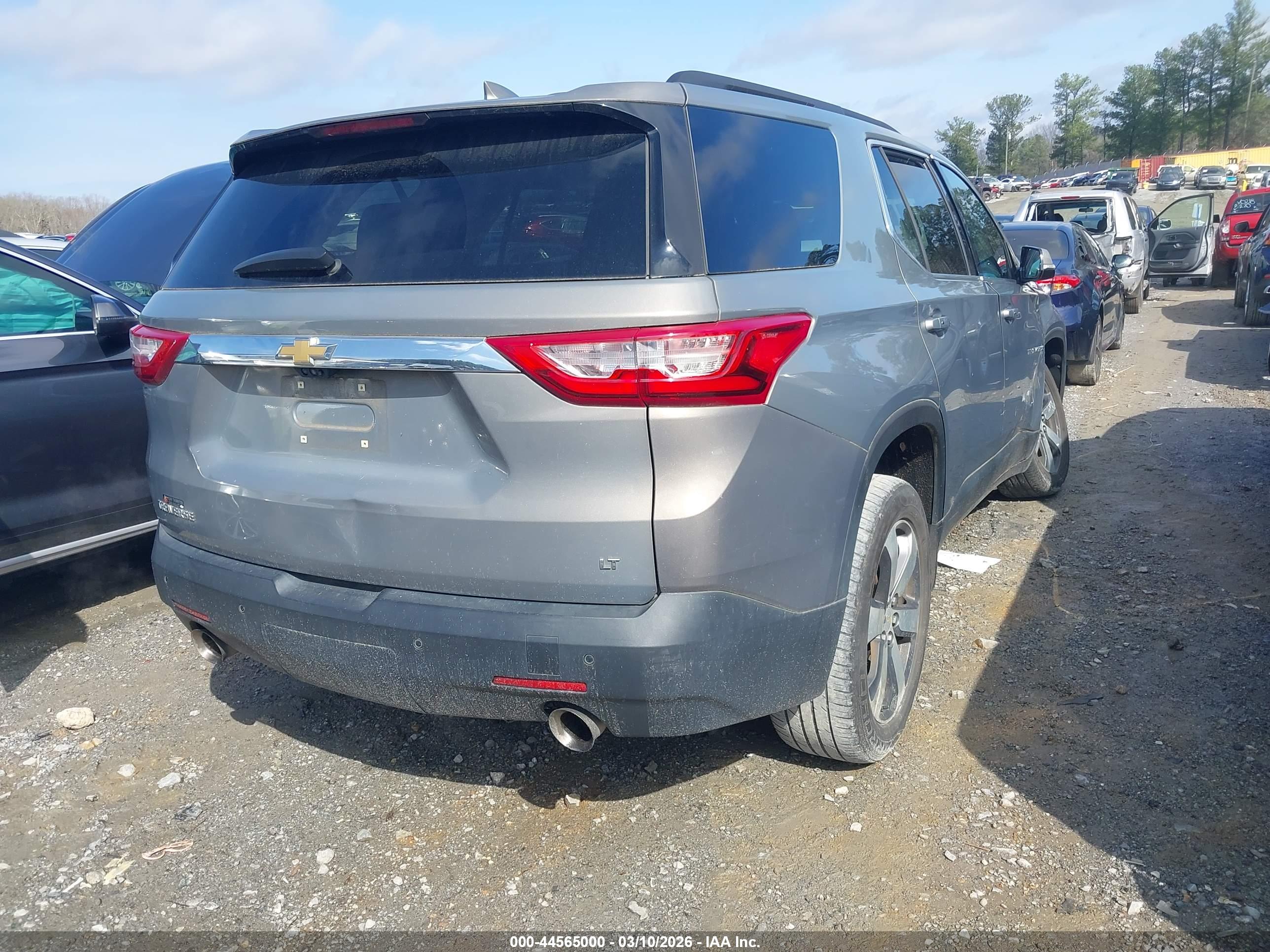 CHEVROLET TRAVERSE image 4