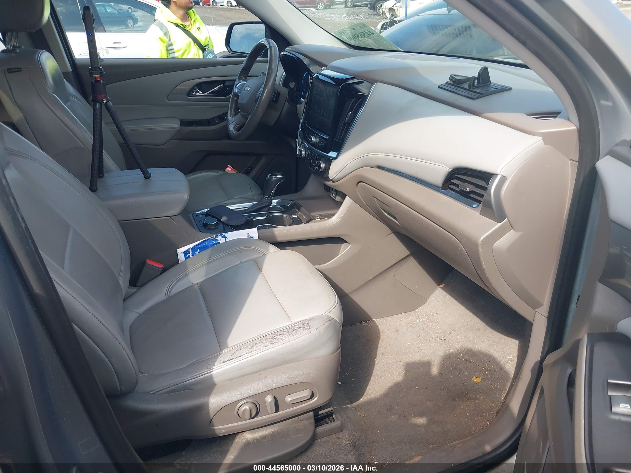 CHEVROLET TRAVERSE image 5