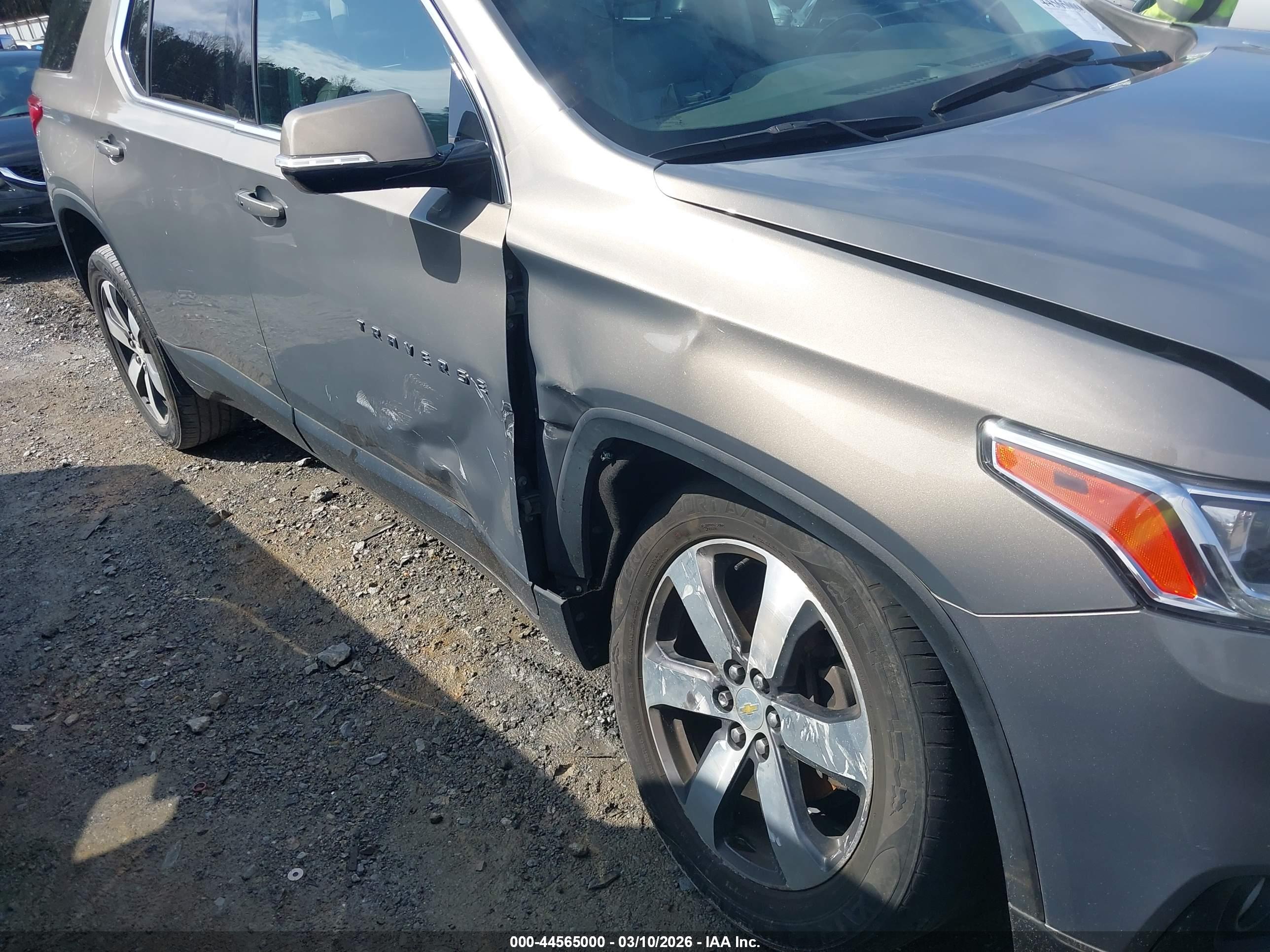 CHEVROLET TRAVERSE image 6